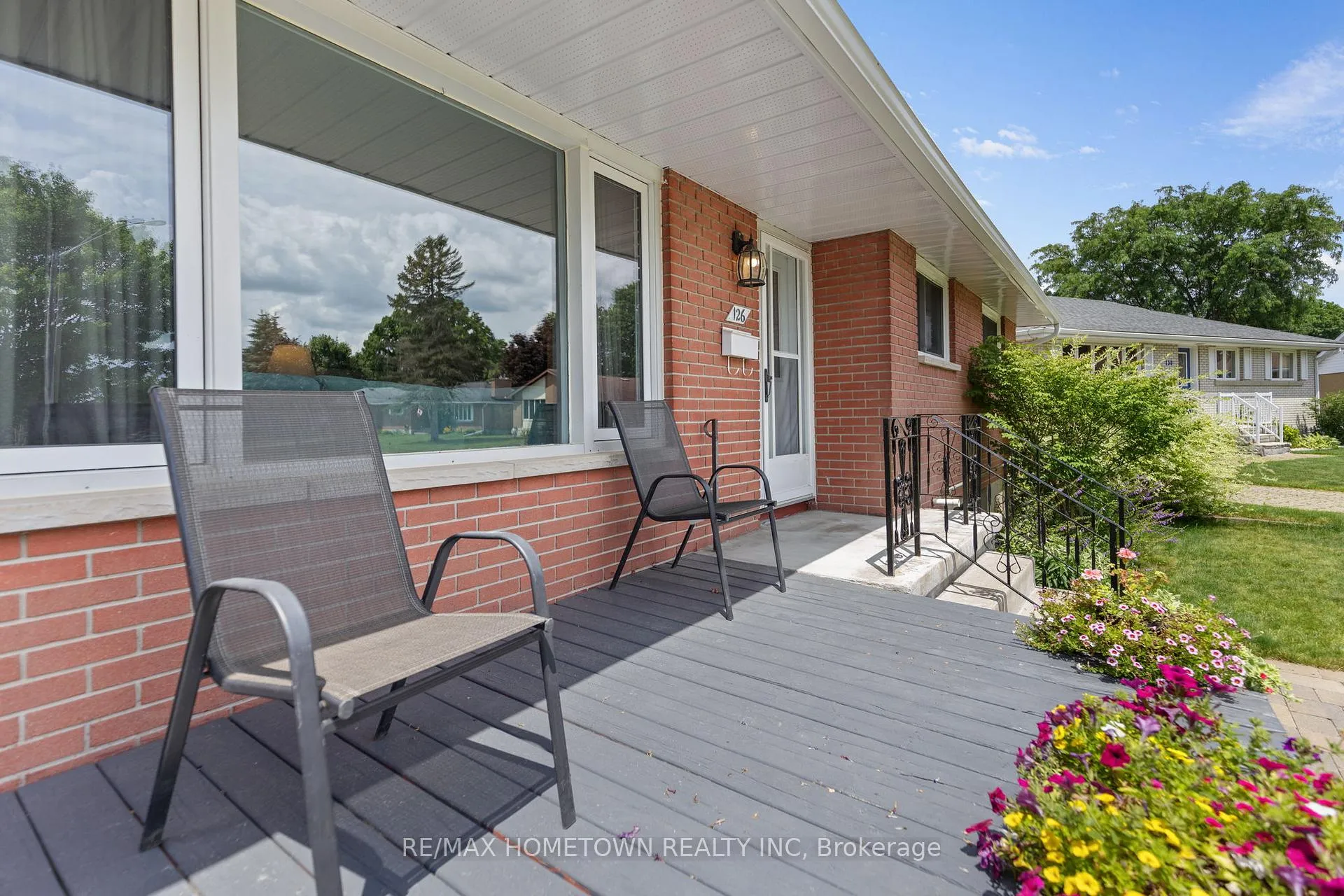 Photo 3 of 126 Manor Drive, Brockville — HOMEH