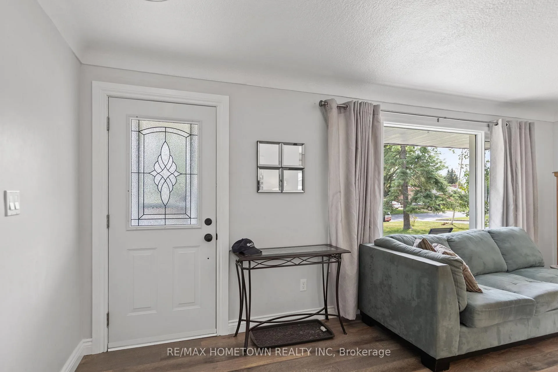 Photo 4 of 126 Manor Drive, Brockville — HOMEH