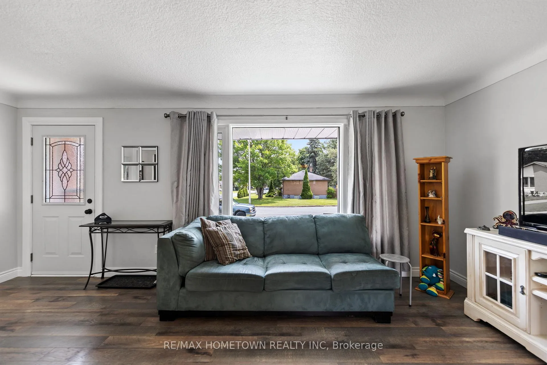 Photo 5 of 126 Manor Drive, Brockville — HOMEH