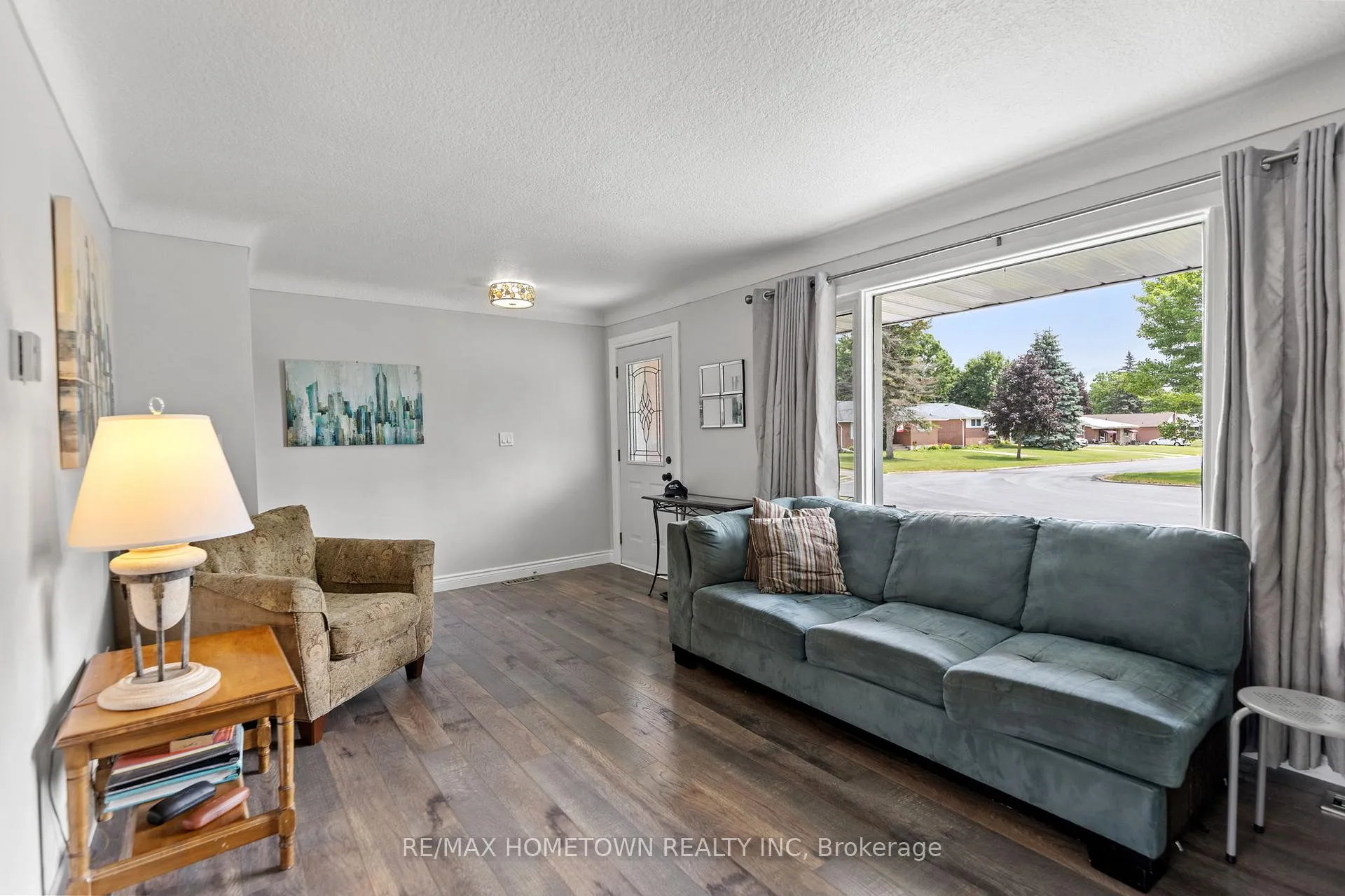 Photo 6 of 126 Manor Drive, Brockville — HOMEH