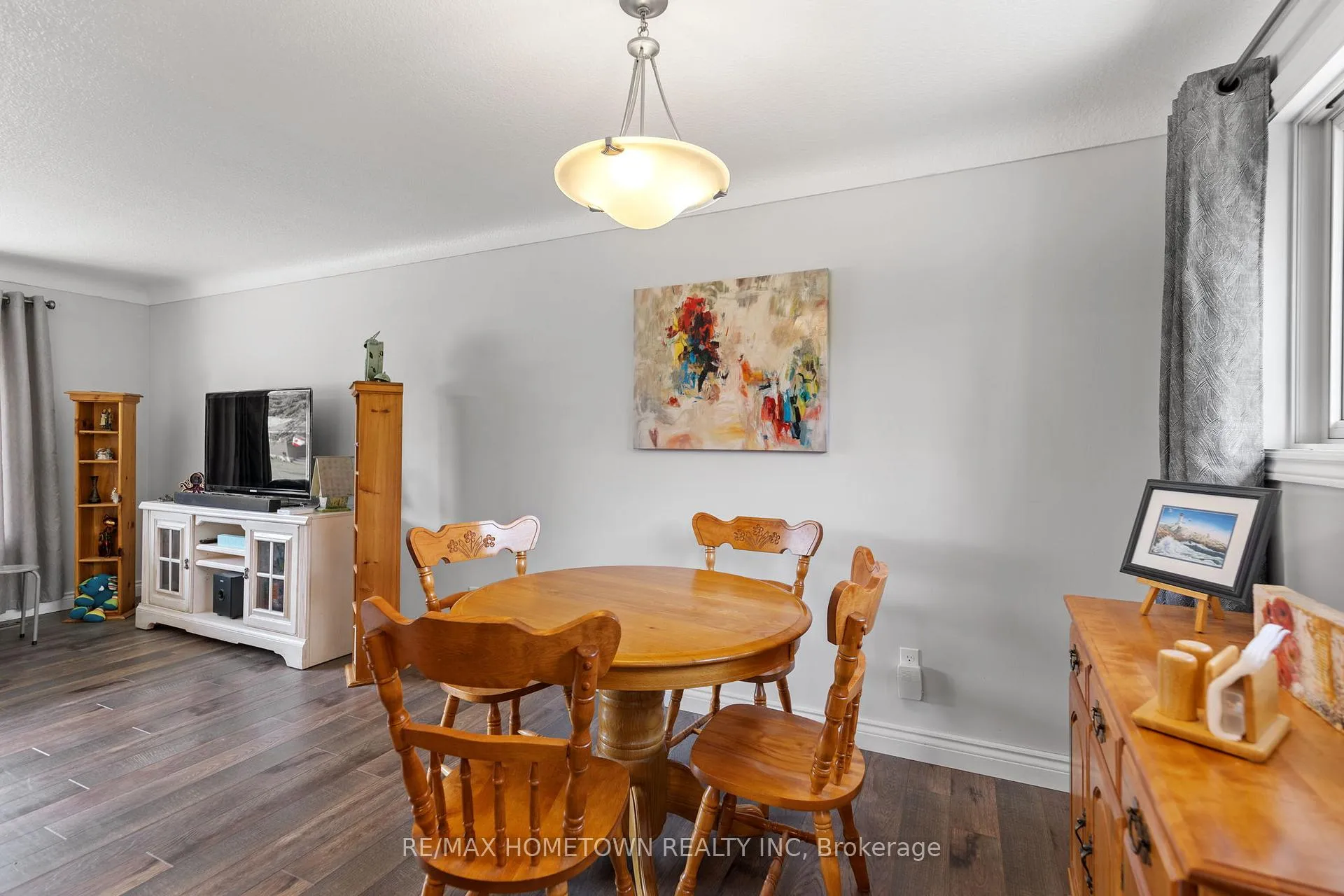 Photo 9 of 126 Manor Drive, Brockville — HOMEH