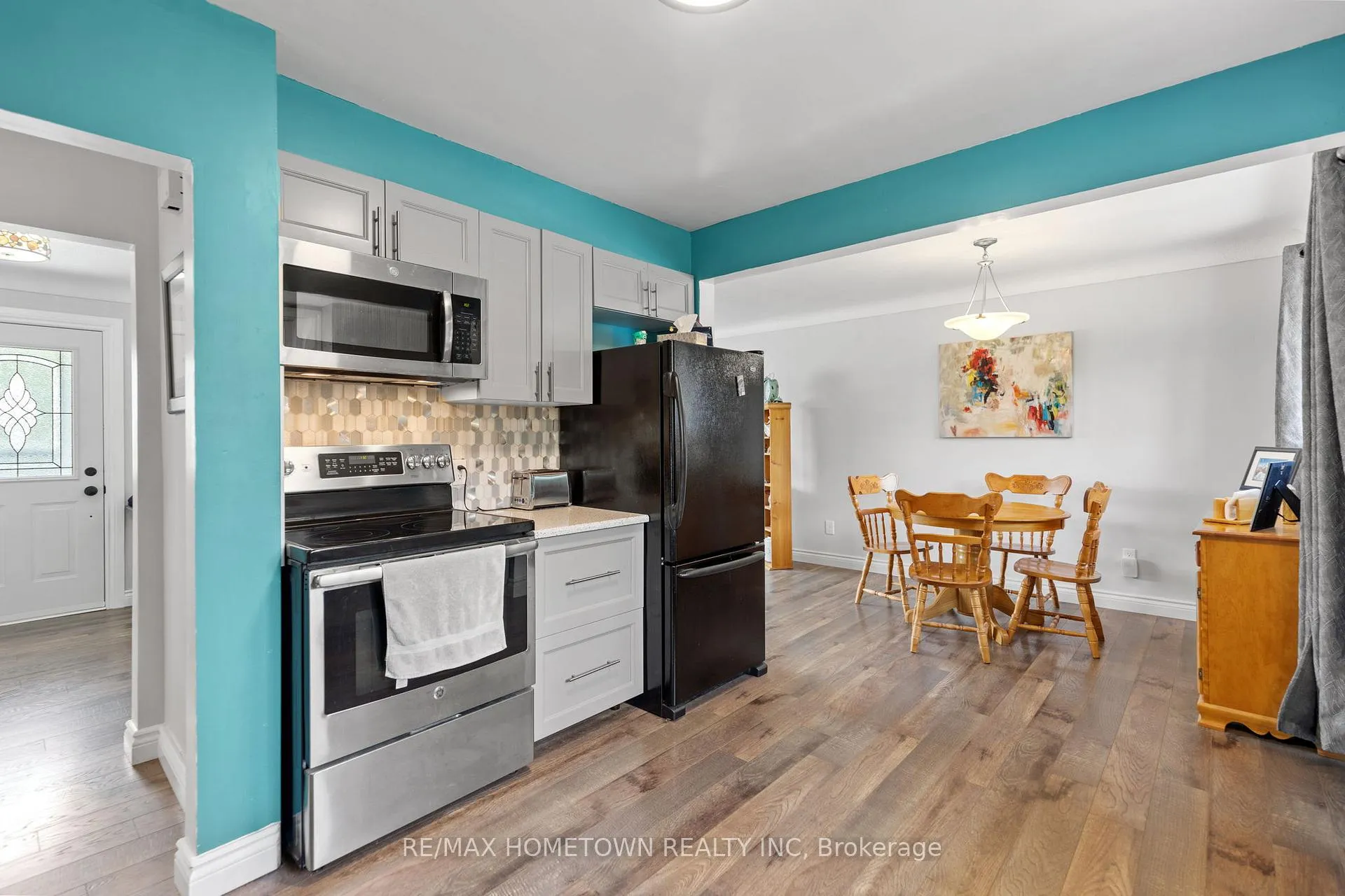 Photo 11 of 126 Manor Drive, Brockville — HOMEH