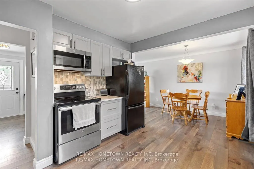 Photo 12 of 126 Manor Drive, Brockville — HOMEH