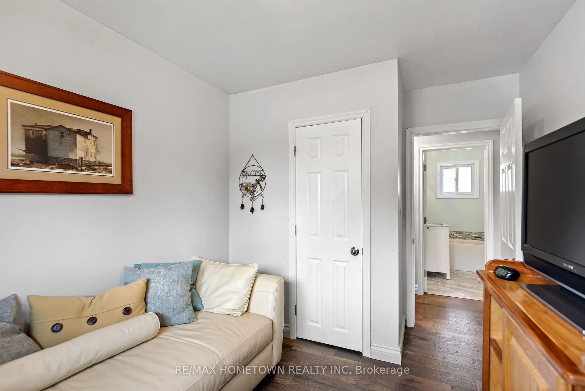 Photo 20 of 126 Manor Drive, Brockville — HOMEH