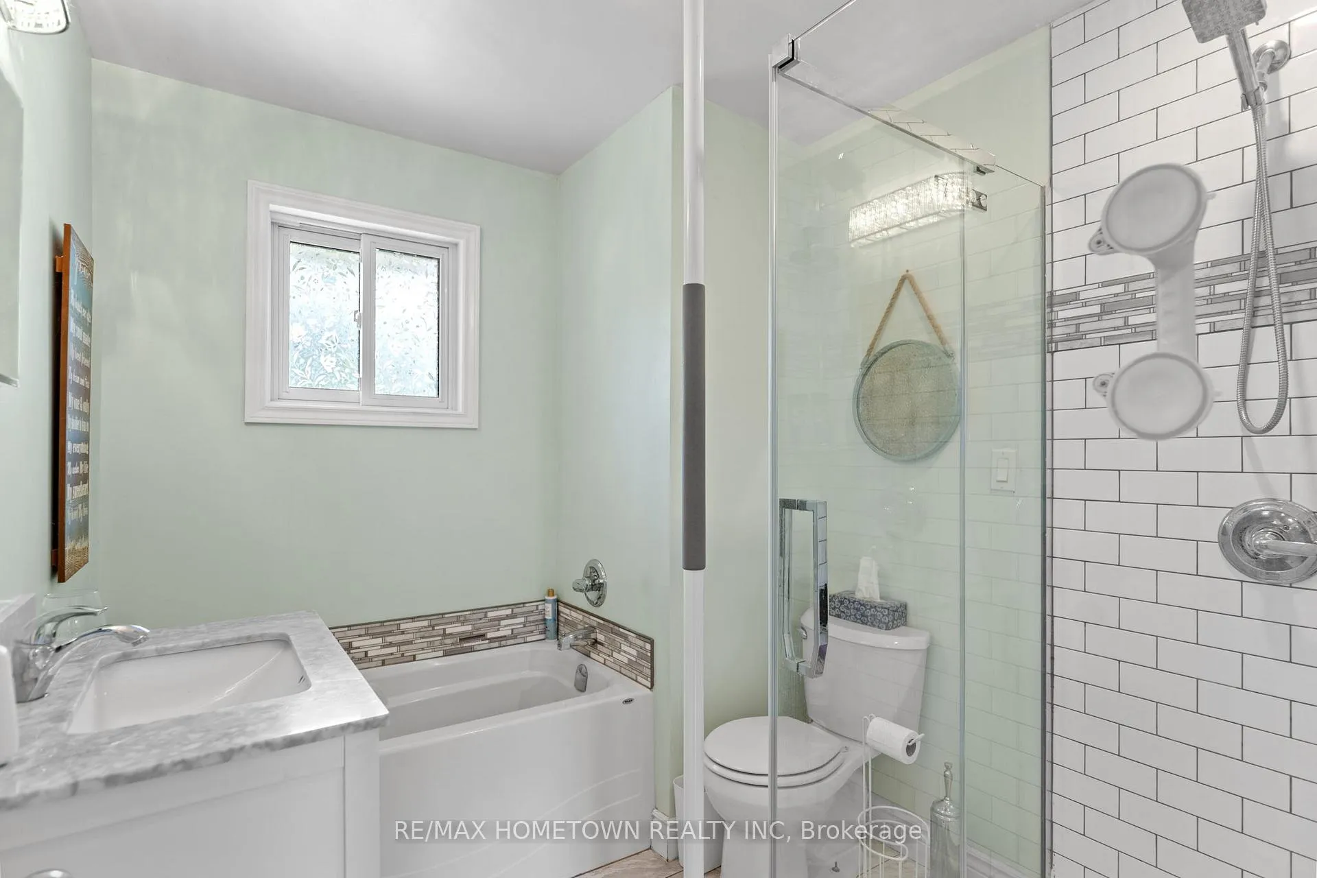 Photo 22 of 126 Manor Drive, Brockville — HOMEH