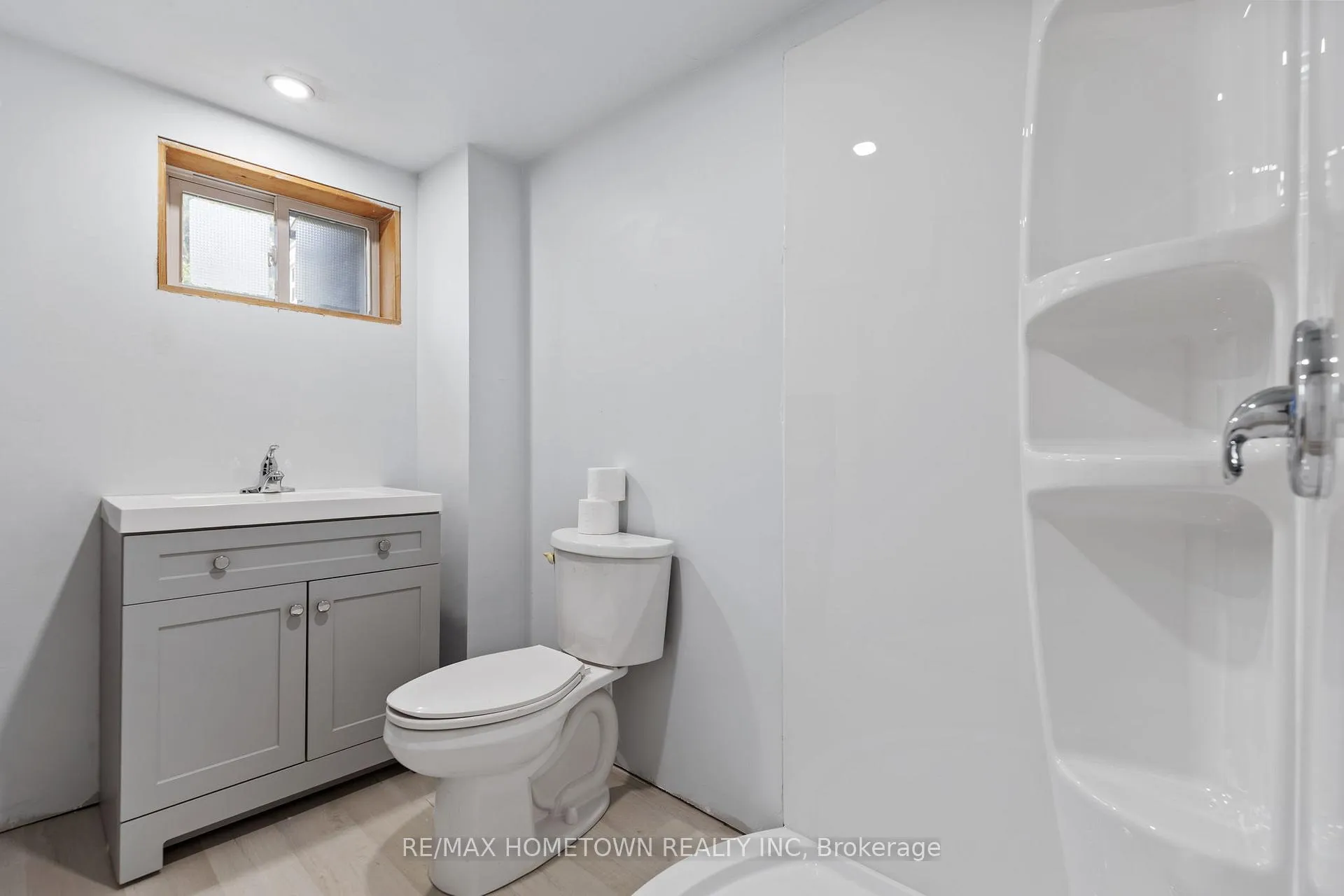Photo 30 of 126 Manor Drive, Brockville — HOMEH