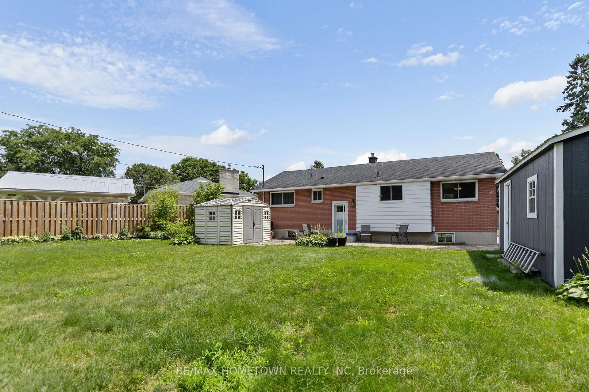 Photo 33 of 126 Manor Drive, Brockville — HOMEH