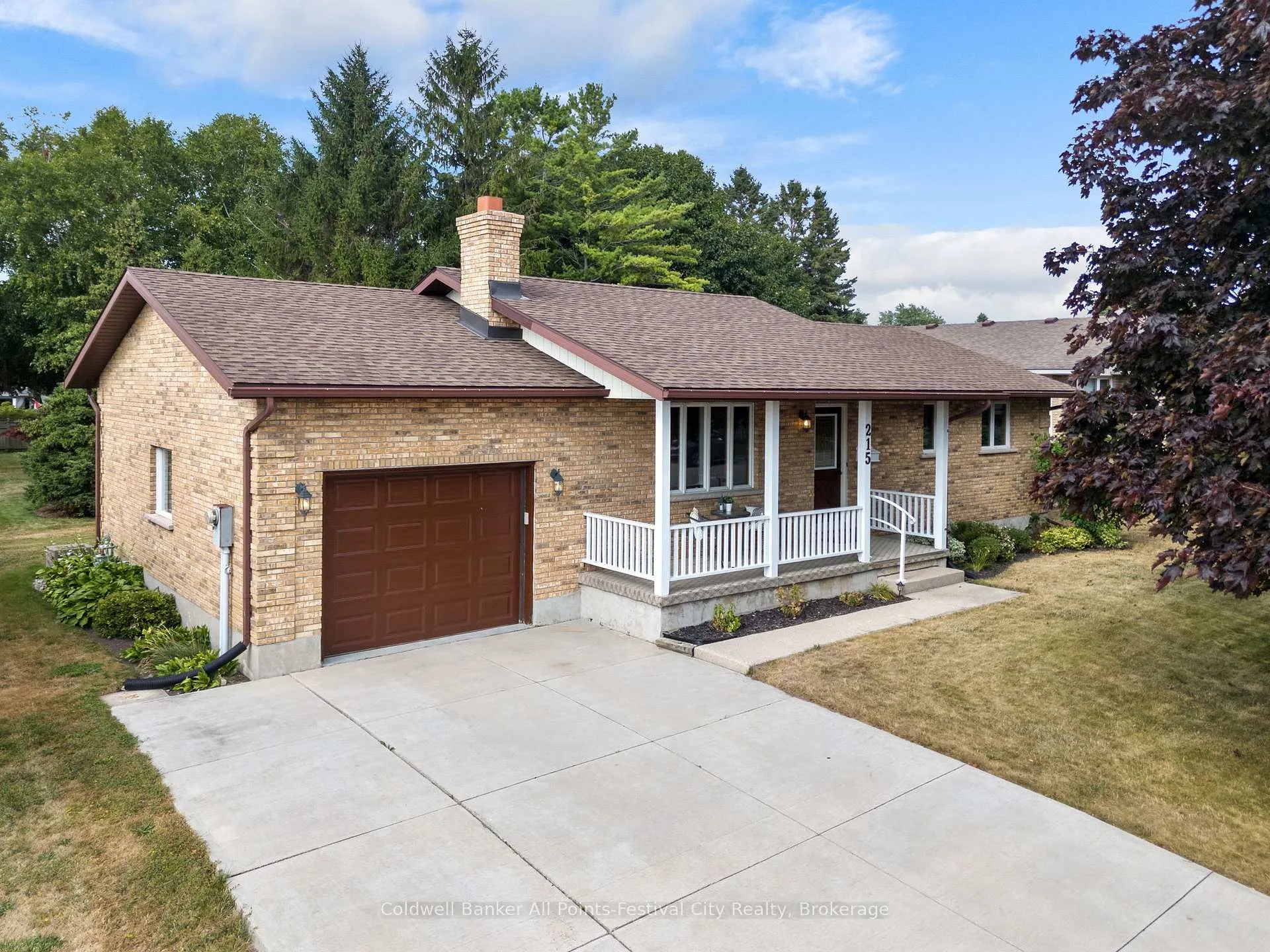 Photo 2 of 215 Bennett Street E, Goderich, Goderich (Town) — HOMEH