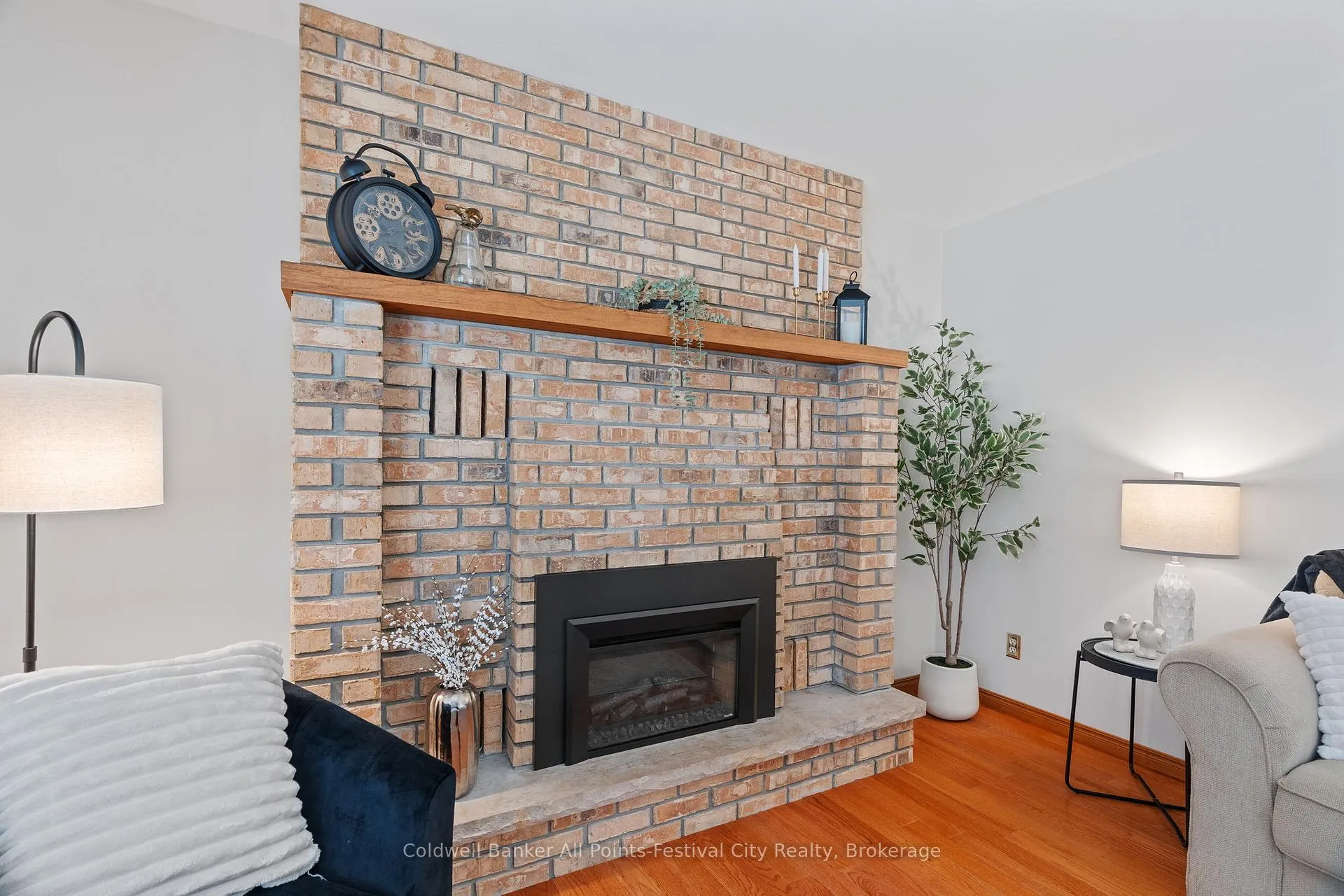 Photo 8 of 215 Bennett Street E, Goderich, Goderich (Town) — HOMEH