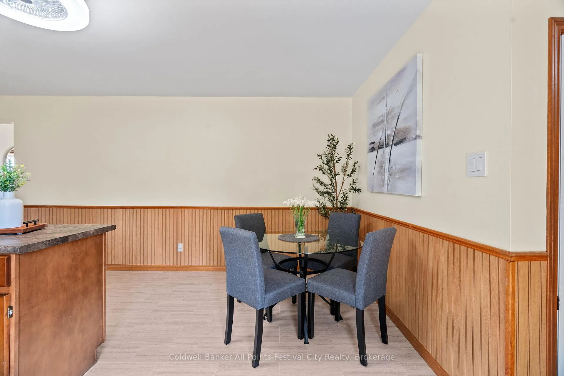 Photo 14 of 215 Bennett Street E, Goderich, Goderich (Town) — HOMEH