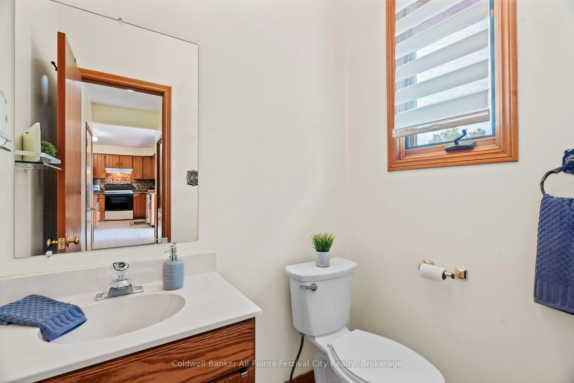 Photo 16 of 215 Bennett Street E, Goderich, Goderich (Town) — HOMEH