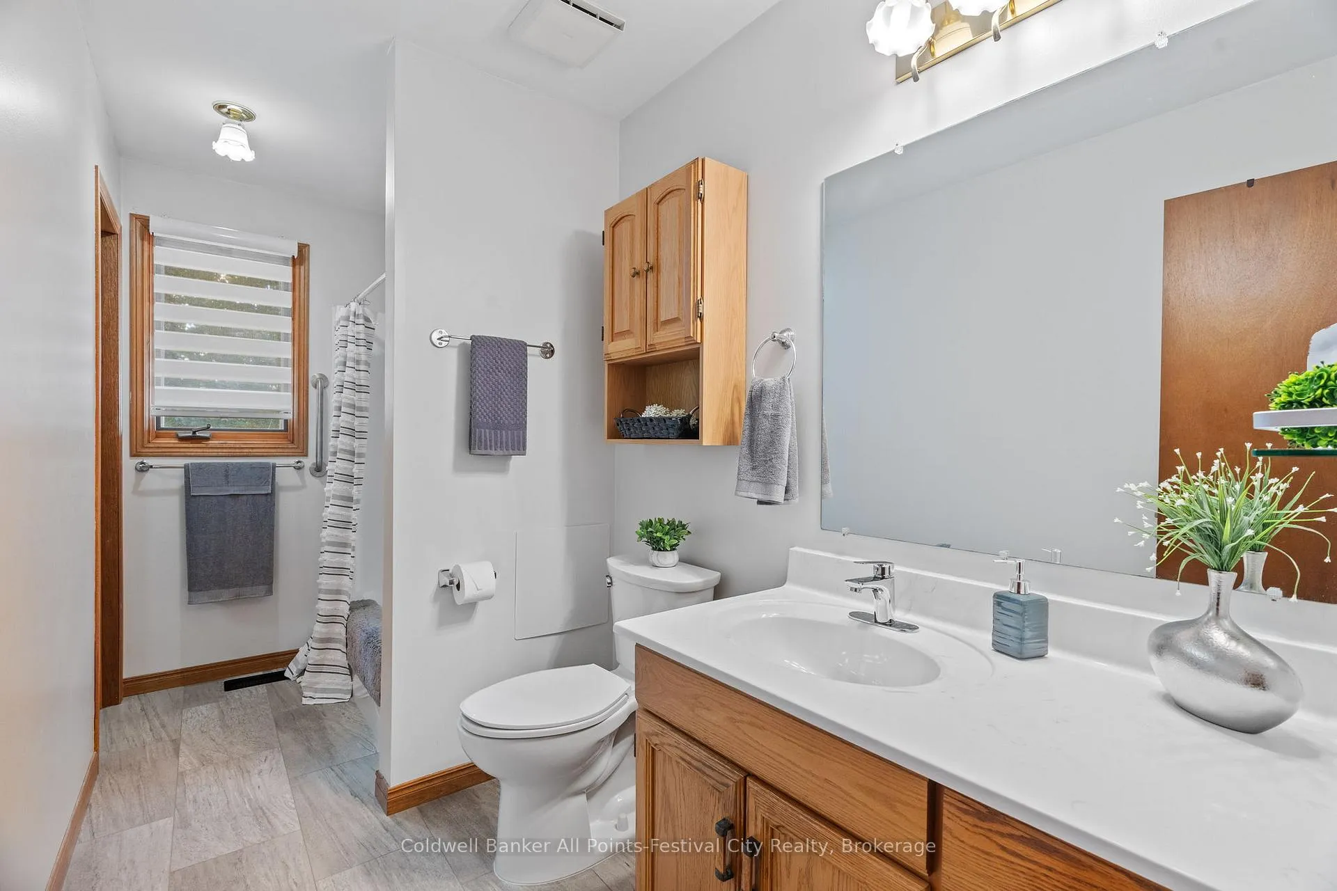 Photo 24 of 215 Bennett Street E, Goderich, Goderich (Town) — HOMEH