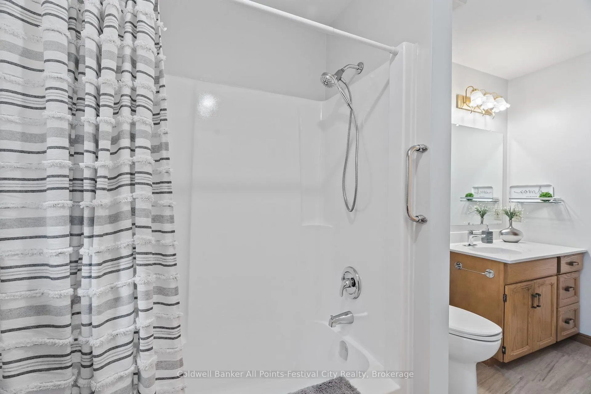 Photo 25 of 215 Bennett Street E, Goderich, Goderich (Town) — HOMEH
