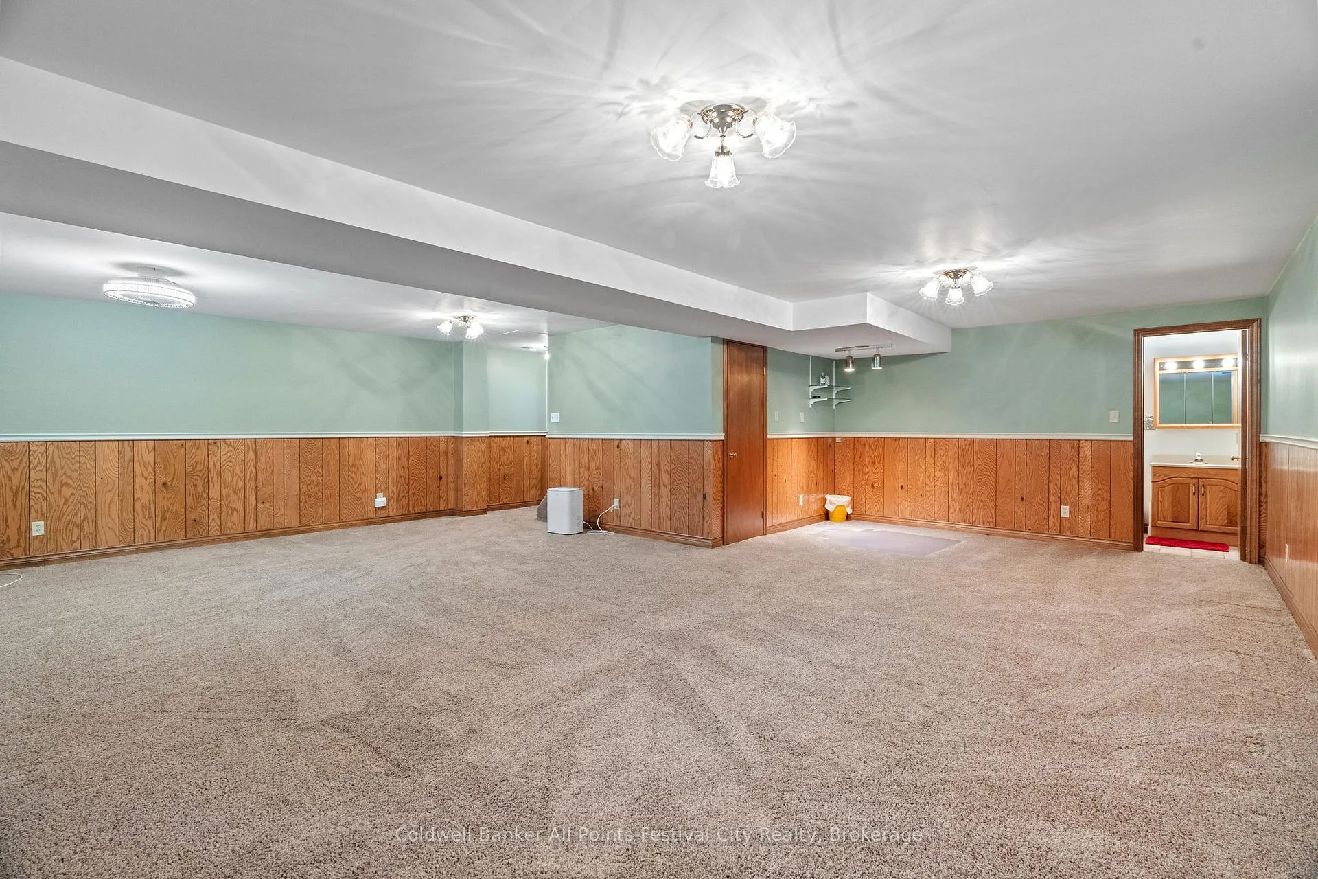 Photo 27 of 215 Bennett Street E, Goderich, Goderich (Town) — HOMEH
