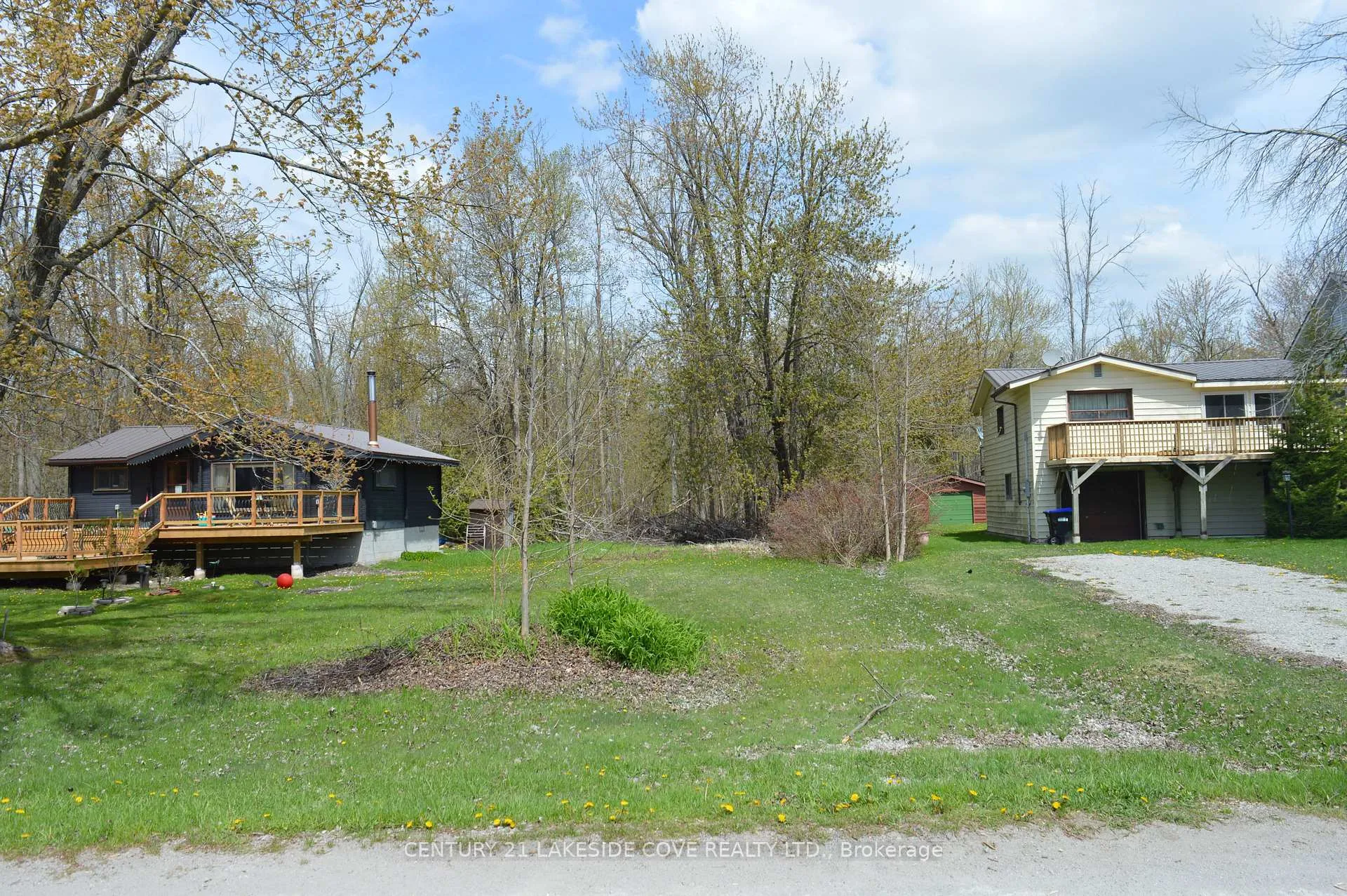 Photo 2 of 2689 Lakeshore Drive, Ramara, Brechin — HOMEH