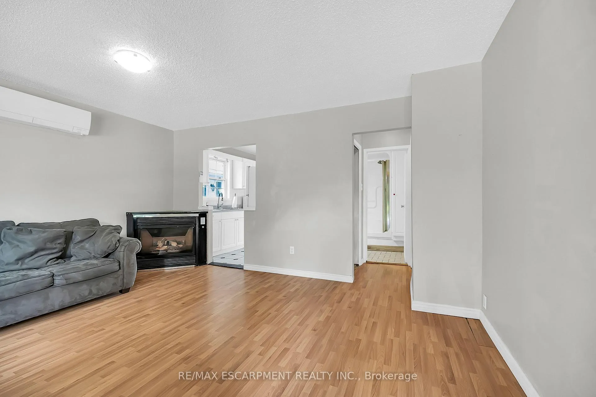 Photo 6 of 155 Selkirk Avenue, Hamilton, Normanhurst — HOMEH