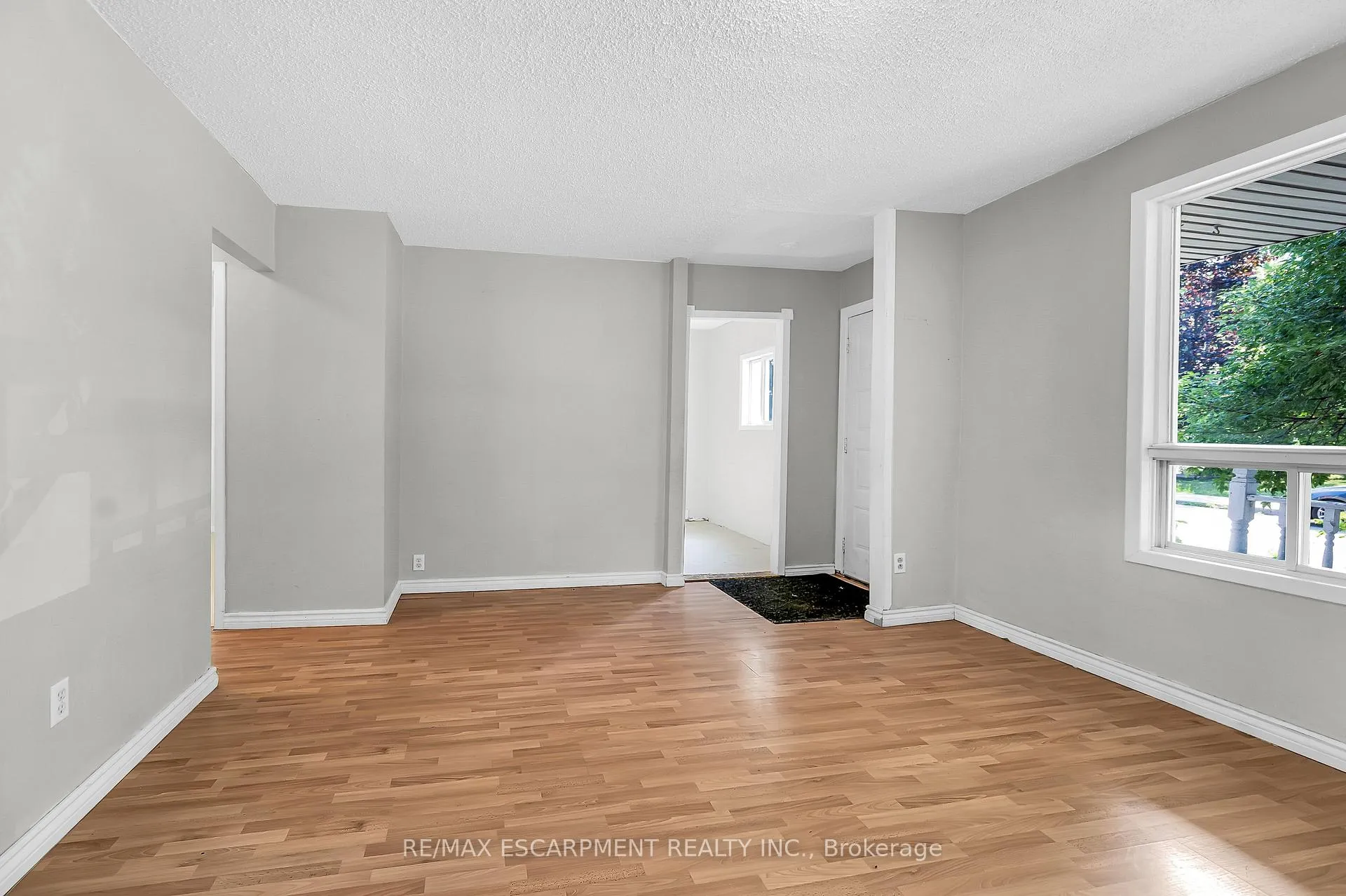 Photo 9 of 155 Selkirk Avenue, Hamilton, Normanhurst — HOMEH