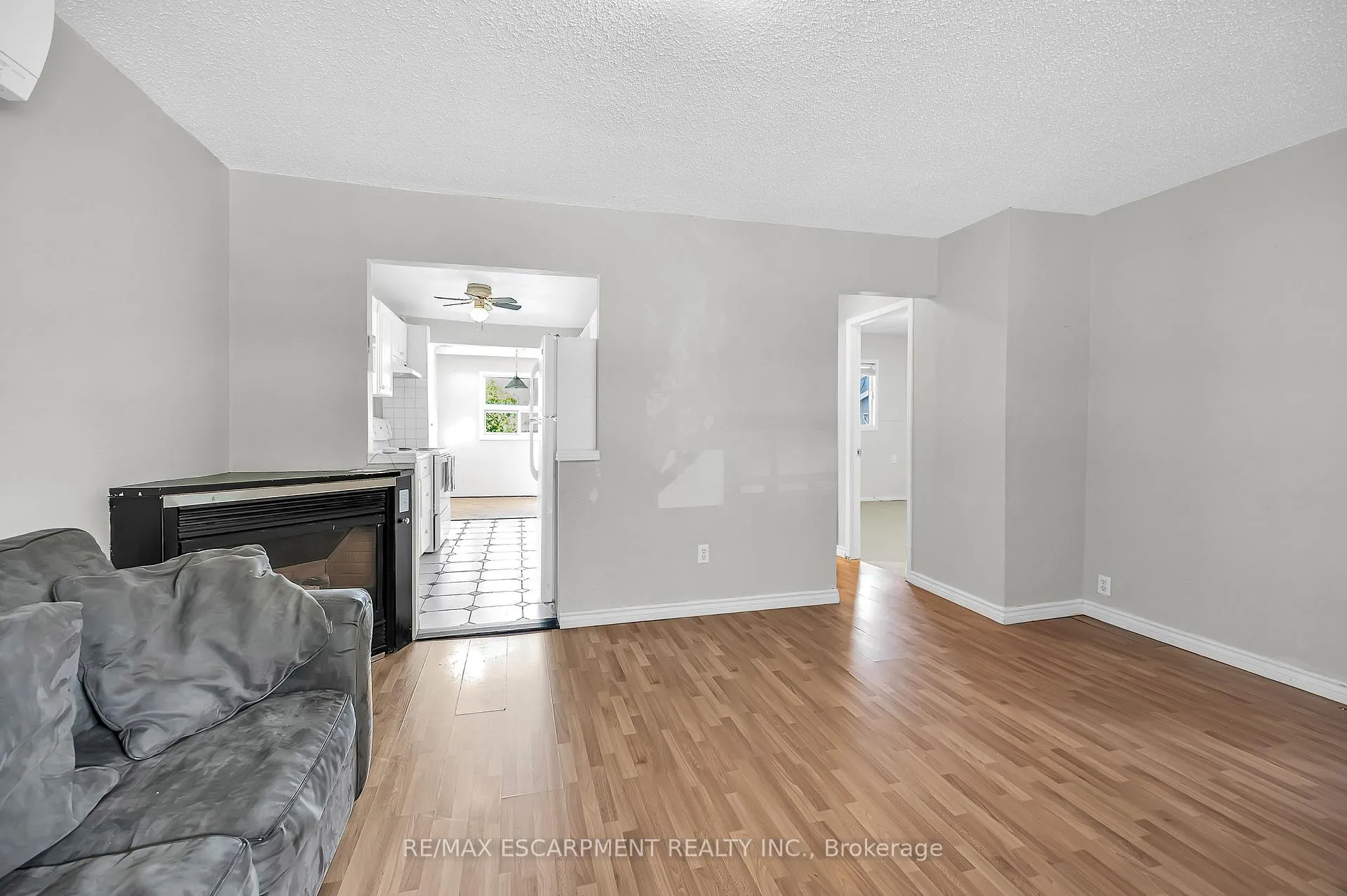 Photo 10 of 155 Selkirk Avenue, Hamilton, Normanhurst — HOMEH