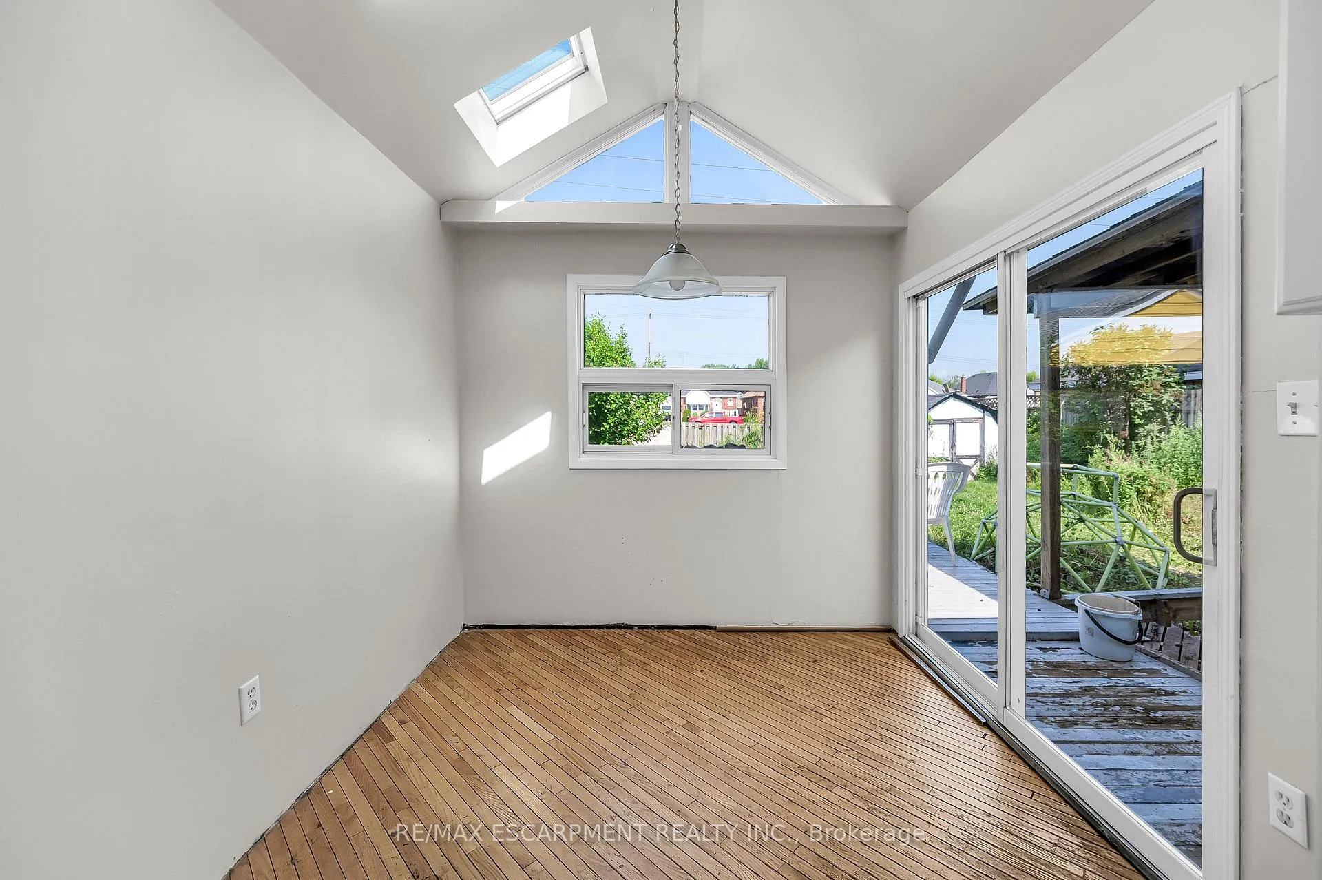 Photo 12 of 155 Selkirk Avenue, Hamilton, Normanhurst — HOMEH
