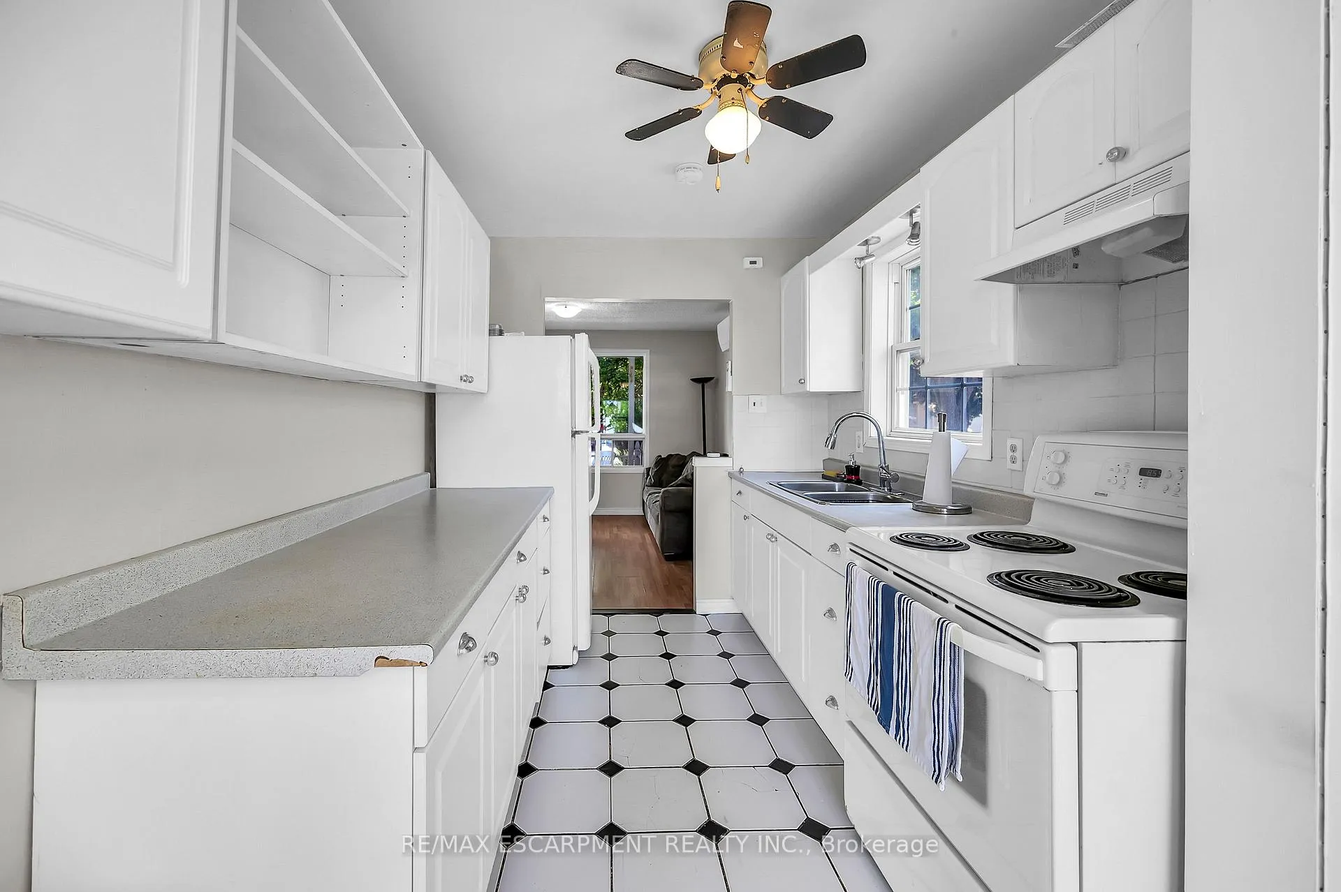 Photo 13 of 155 Selkirk Avenue, Hamilton, Normanhurst — HOMEH