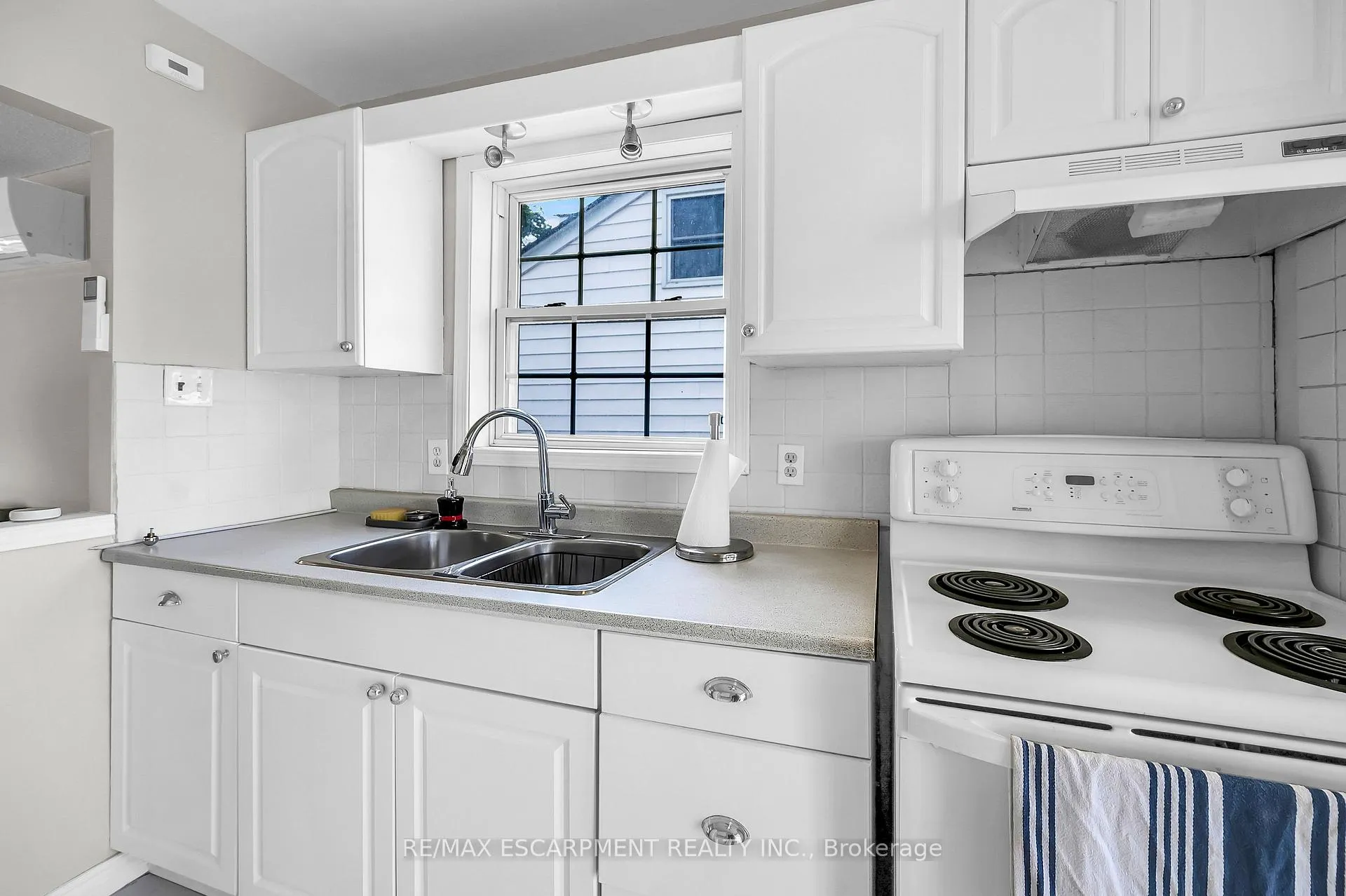 Photo 15 of 155 Selkirk Avenue, Hamilton, Normanhurst — HOMEH