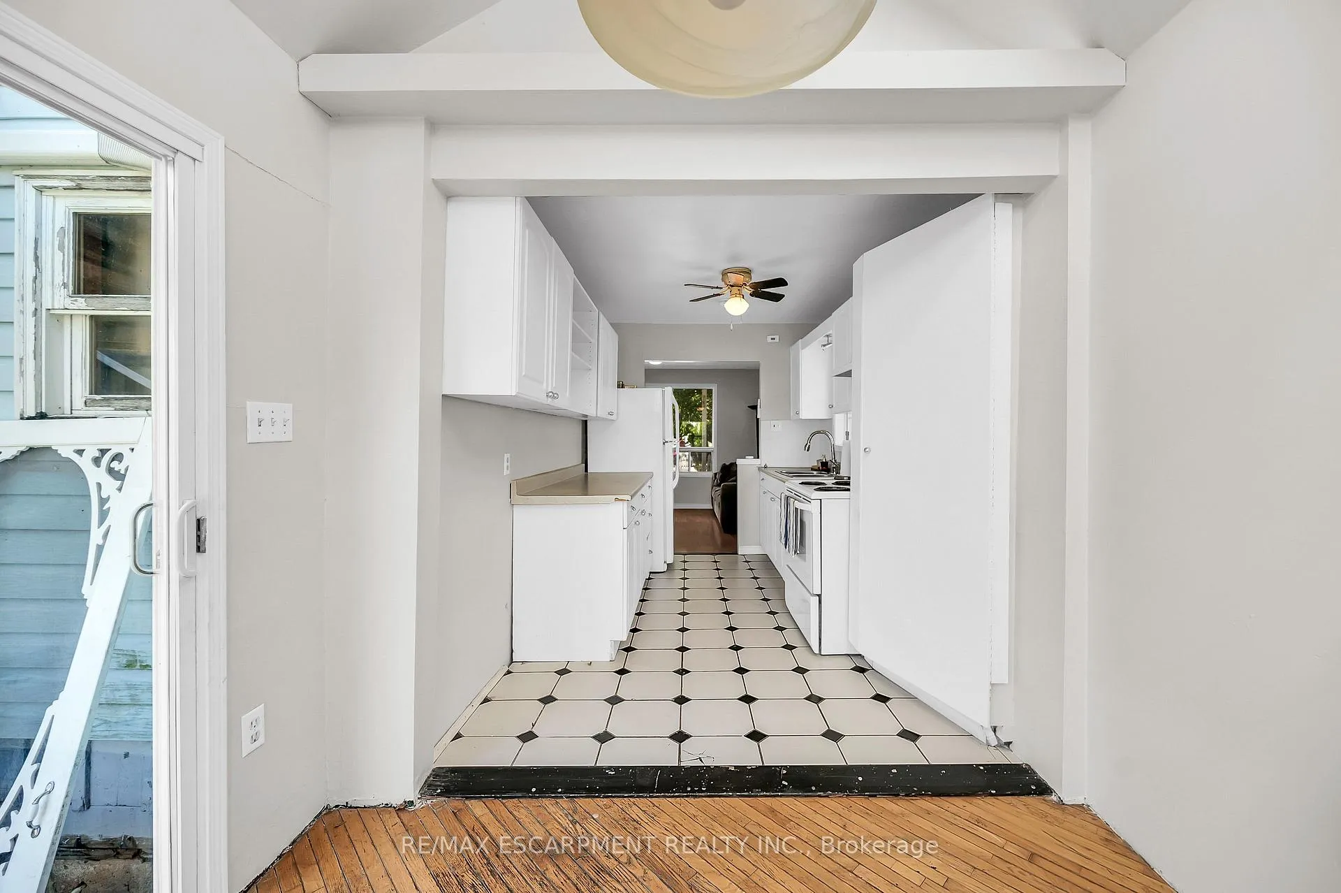 Photo 17 of 155 Selkirk Avenue, Hamilton, Normanhurst — HOMEH