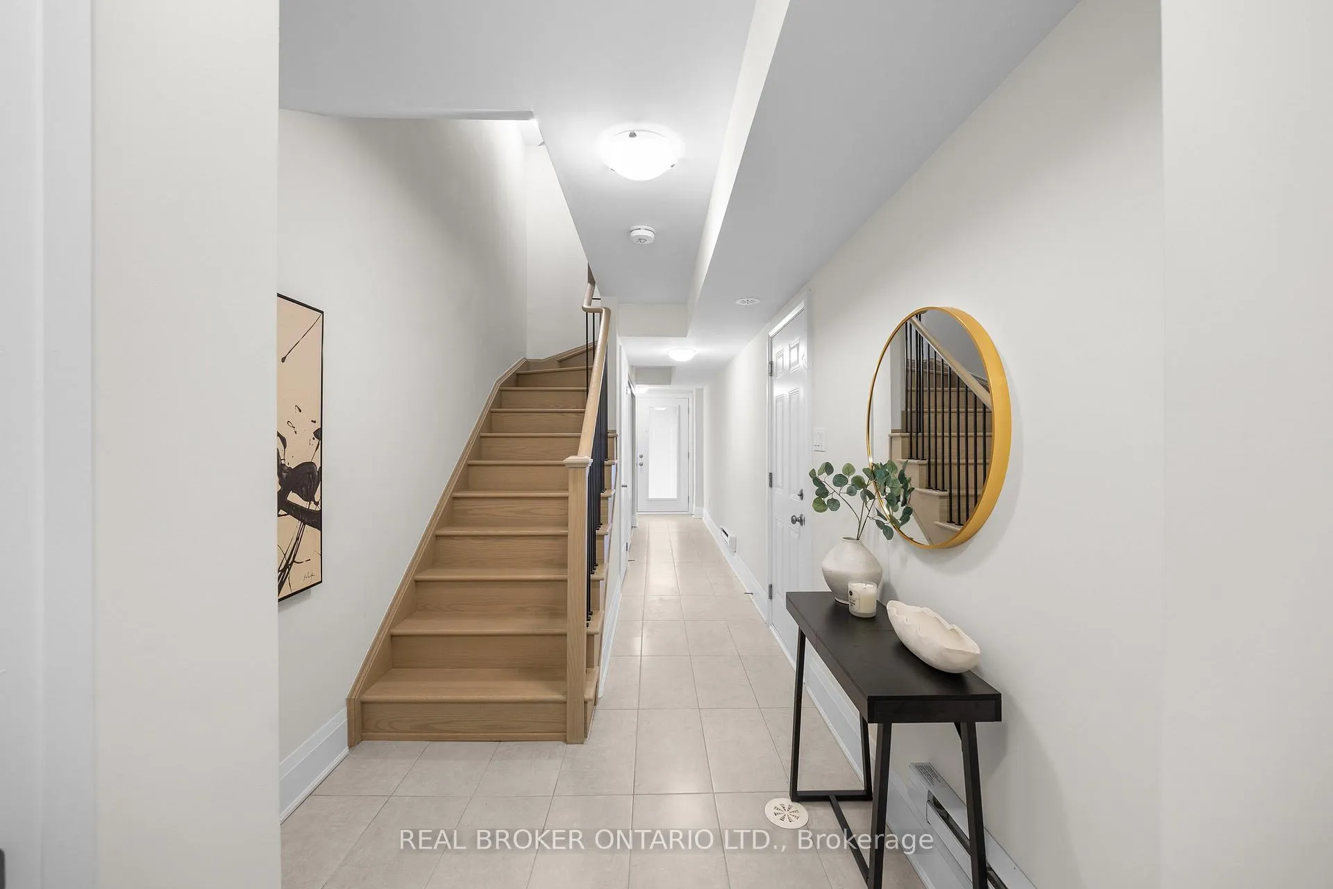 Photo 5 of 17 Kennisis Way, Vaughan, Maple — HOMEH