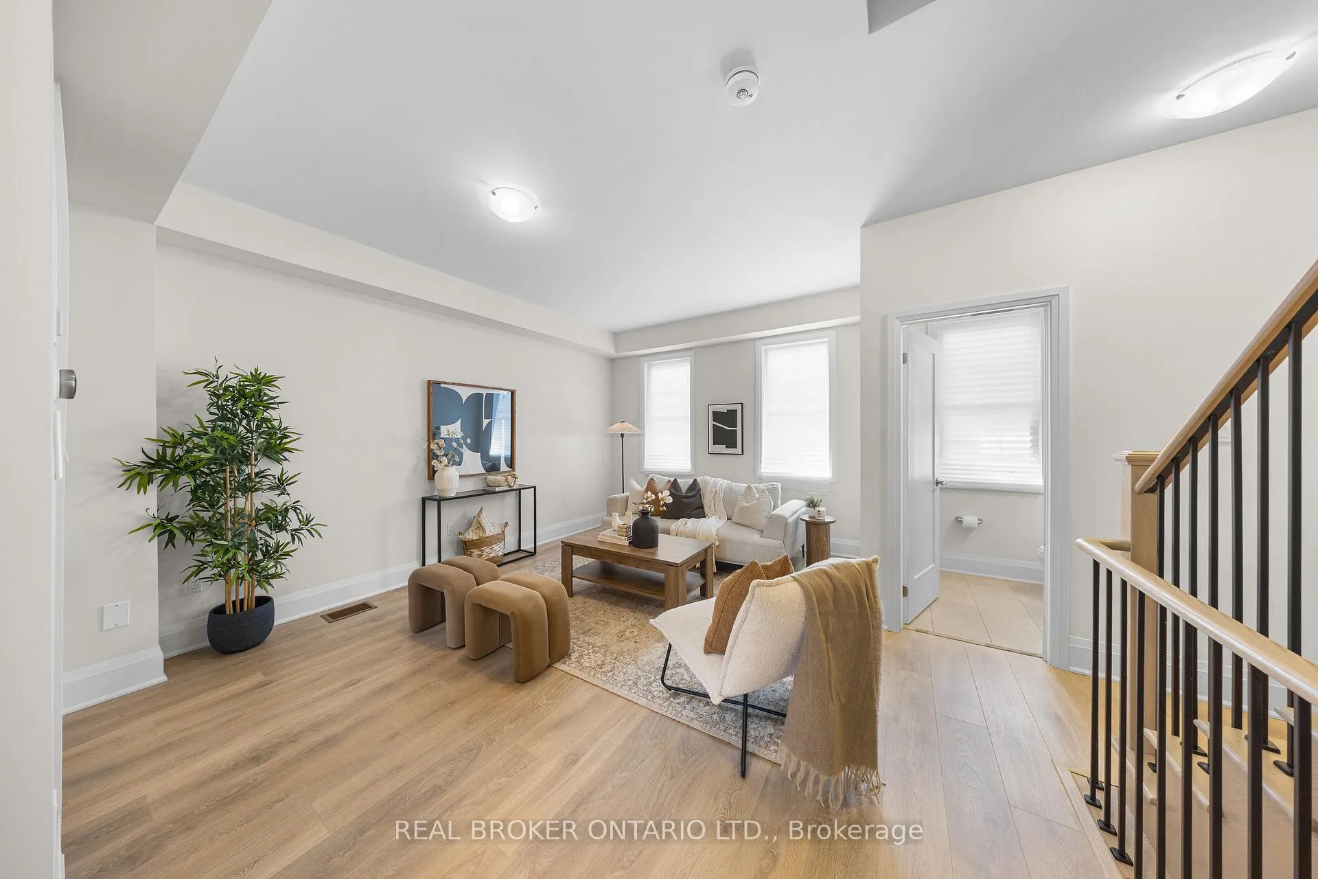 Photo 6 of 17 Kennisis Way, Vaughan, Maple — HOMEH