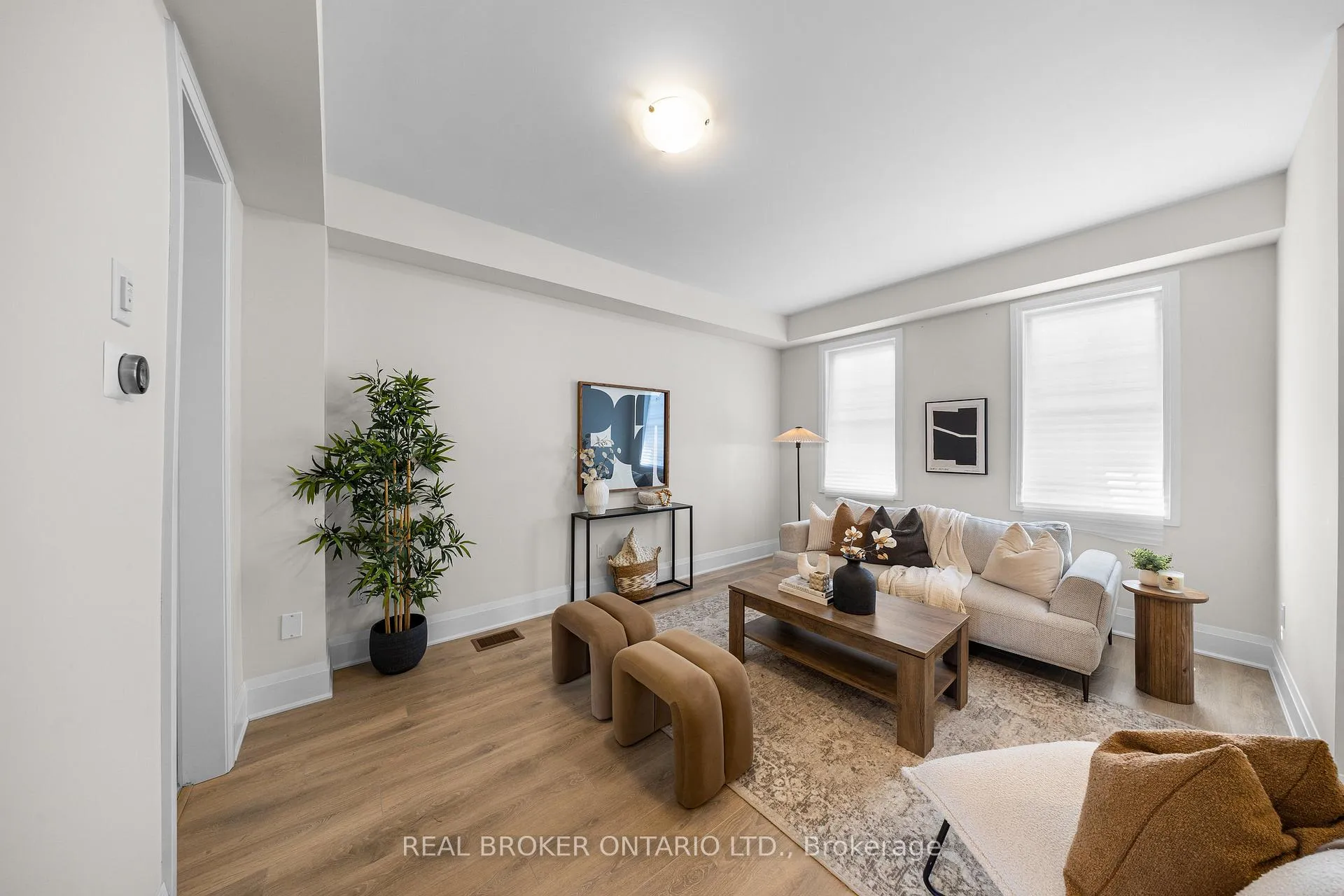 Photo 7 of 17 Kennisis Way, Vaughan, Maple — HOMEH