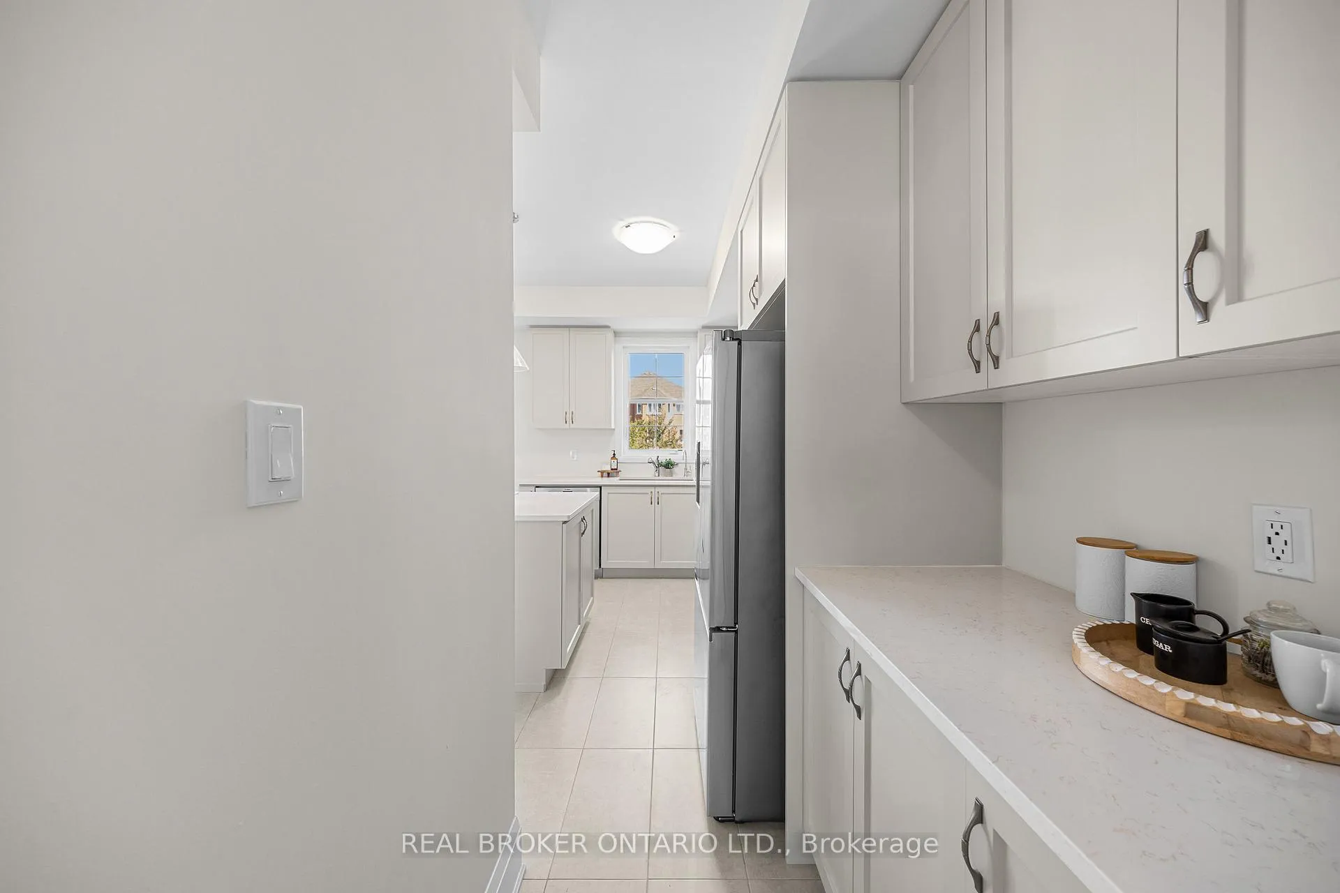 Photo 13 of 17 Kennisis Way, Vaughan, Maple — HOMEH