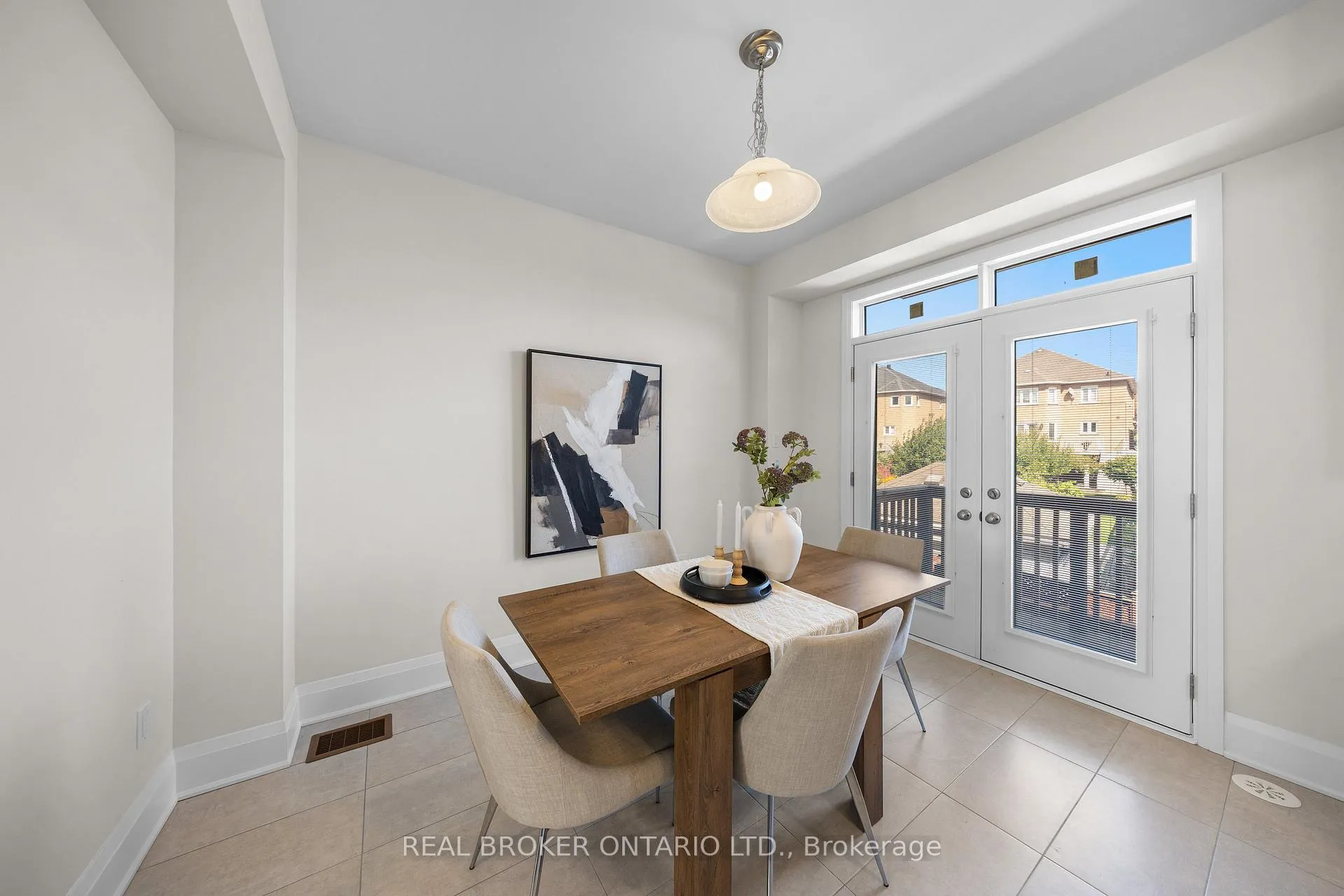 Photo 16 of 17 Kennisis Way, Vaughan, Maple — HOMEH