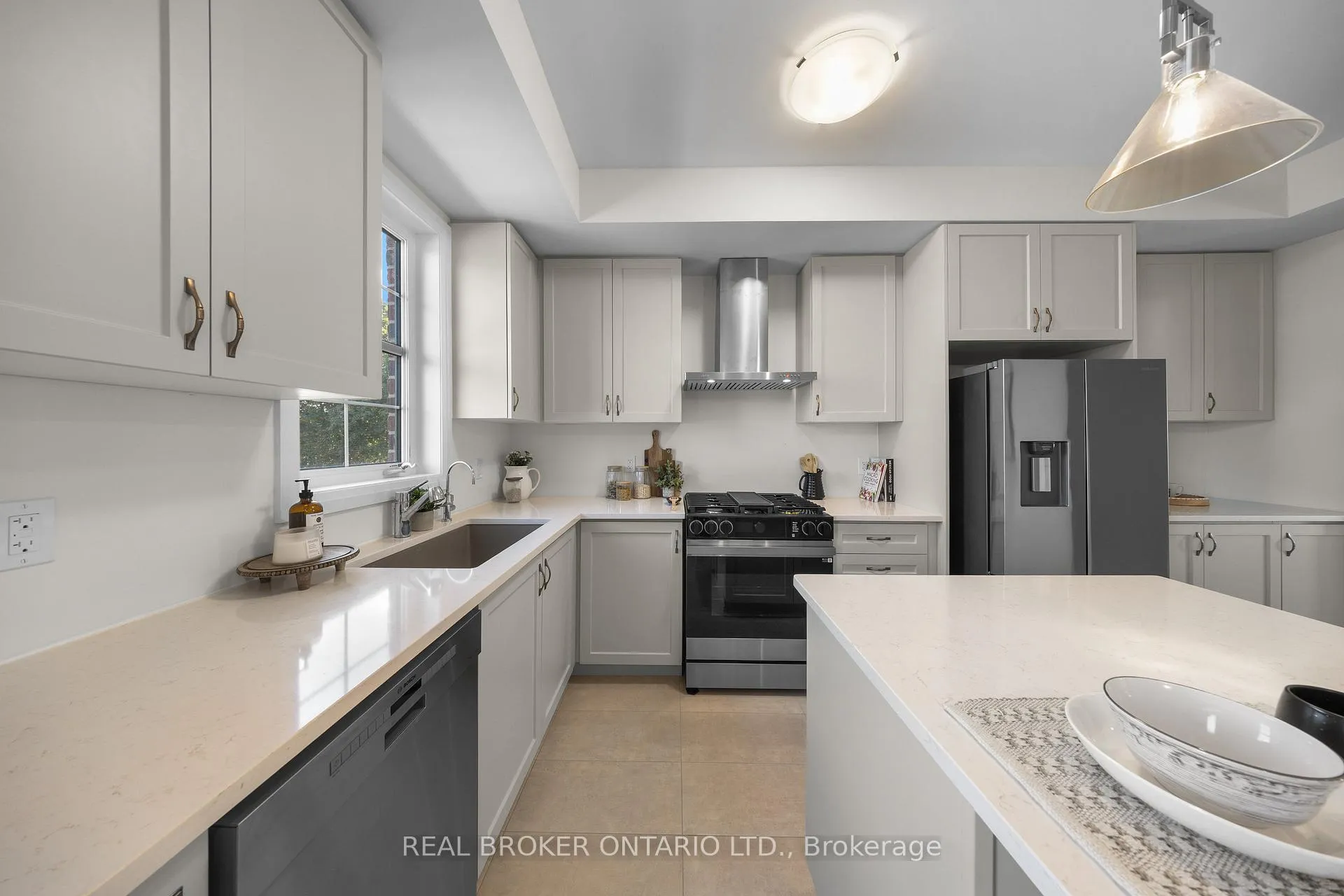 Photo 18 of 17 Kennisis Way, Vaughan, Maple — HOMEH