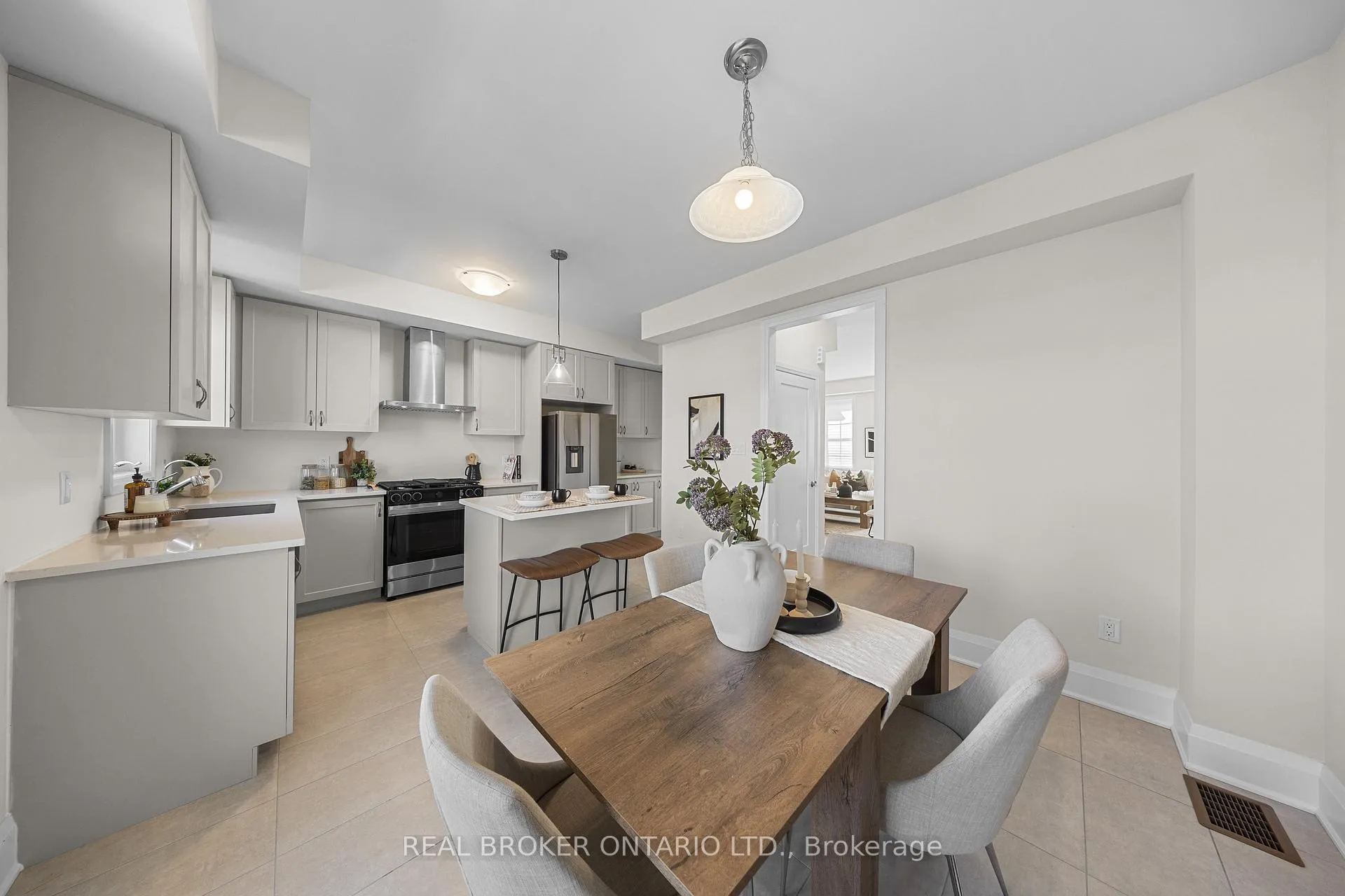 Photo 22 of 17 Kennisis Way, Vaughan, Maple — HOMEH