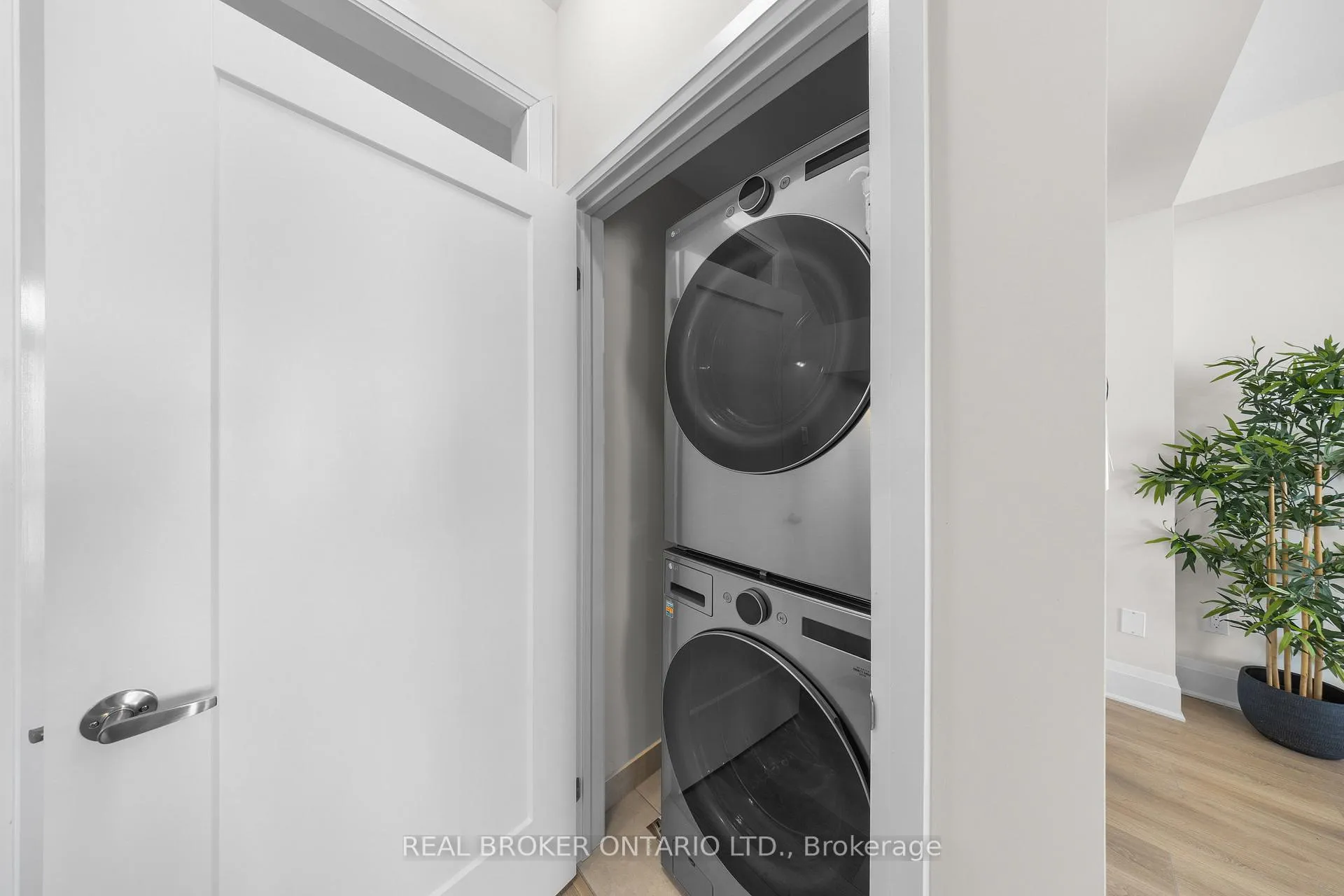Photo 24 of 17 Kennisis Way, Vaughan, Maple — HOMEH