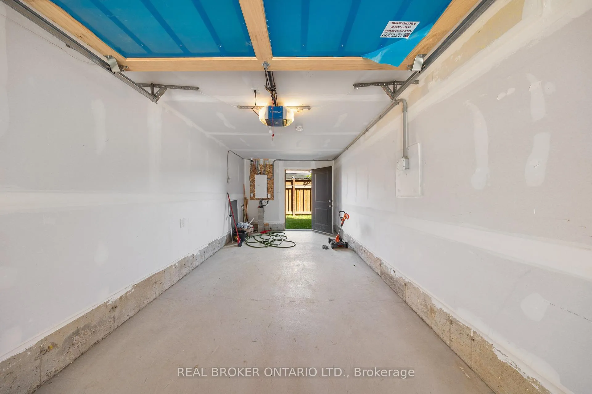 Photo 31 of 17 Kennisis Way, Vaughan, Maple — HOMEH