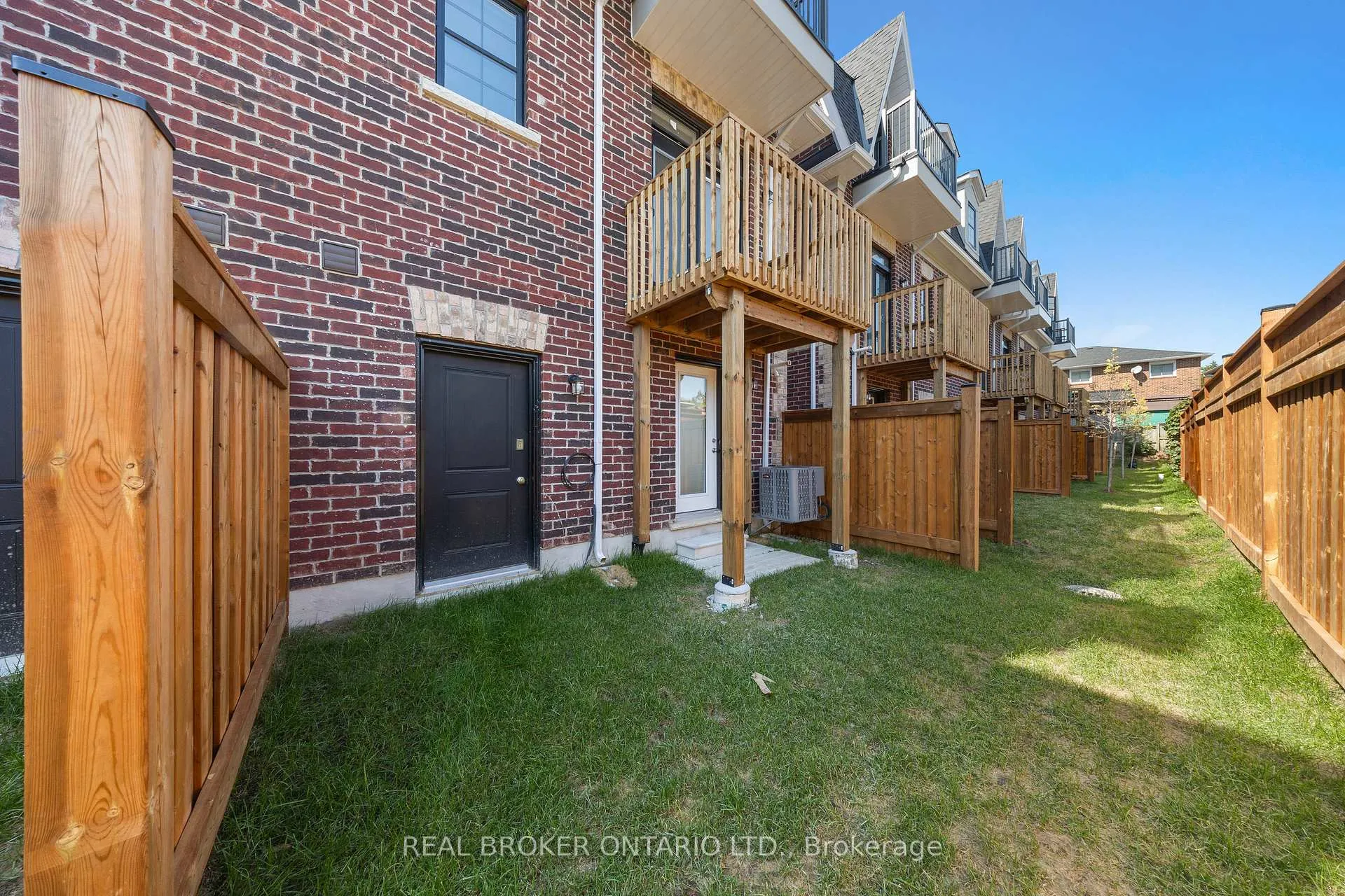 Photo 32 of 17 Kennisis Way, Vaughan, Maple — HOMEH