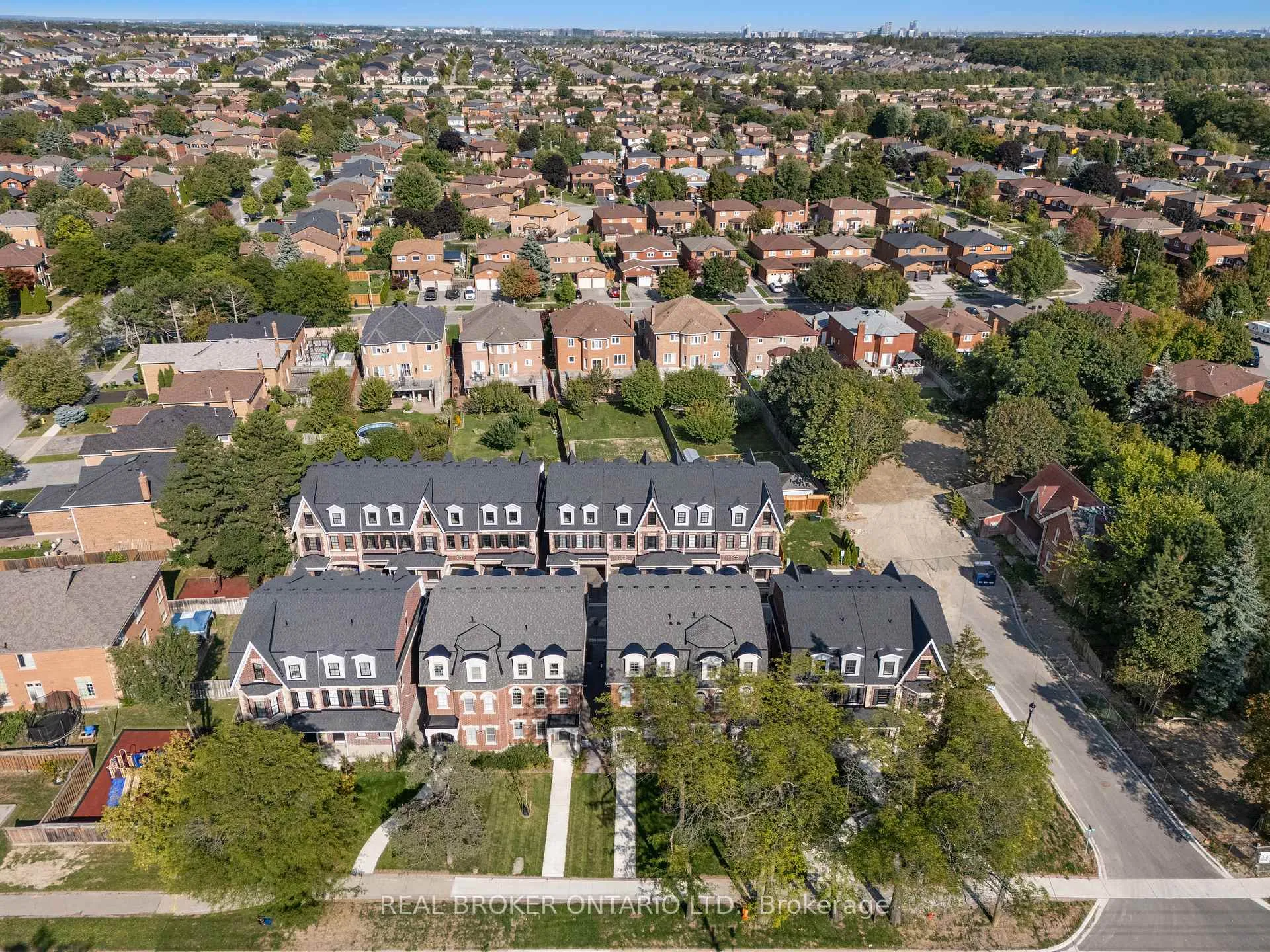 Photo 35 of 17 Kennisis Way, Vaughan, Maple — HOMEH