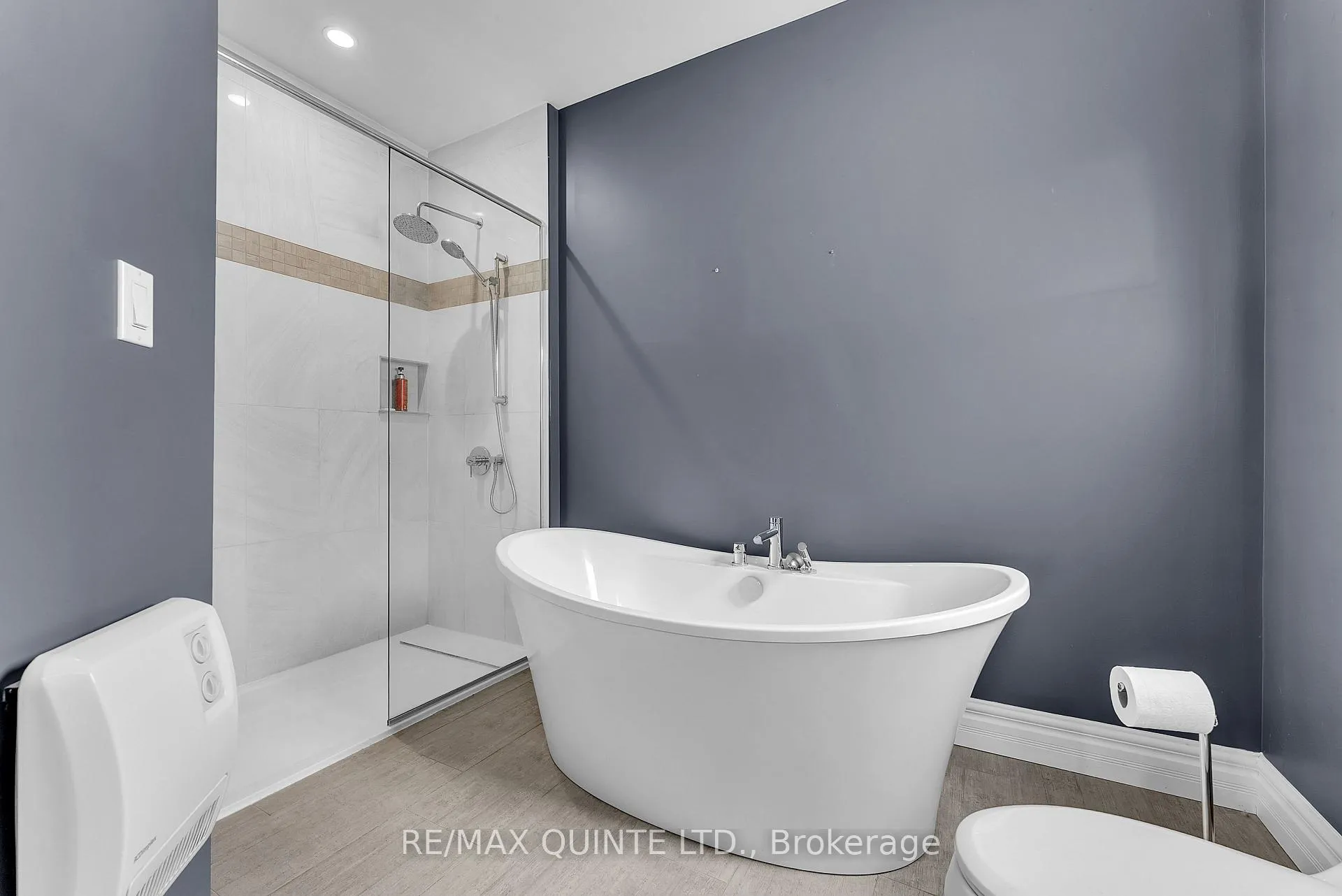 Photo 25 of 43 Conger Drive, Prince Edward County, Wellington — HOMEH