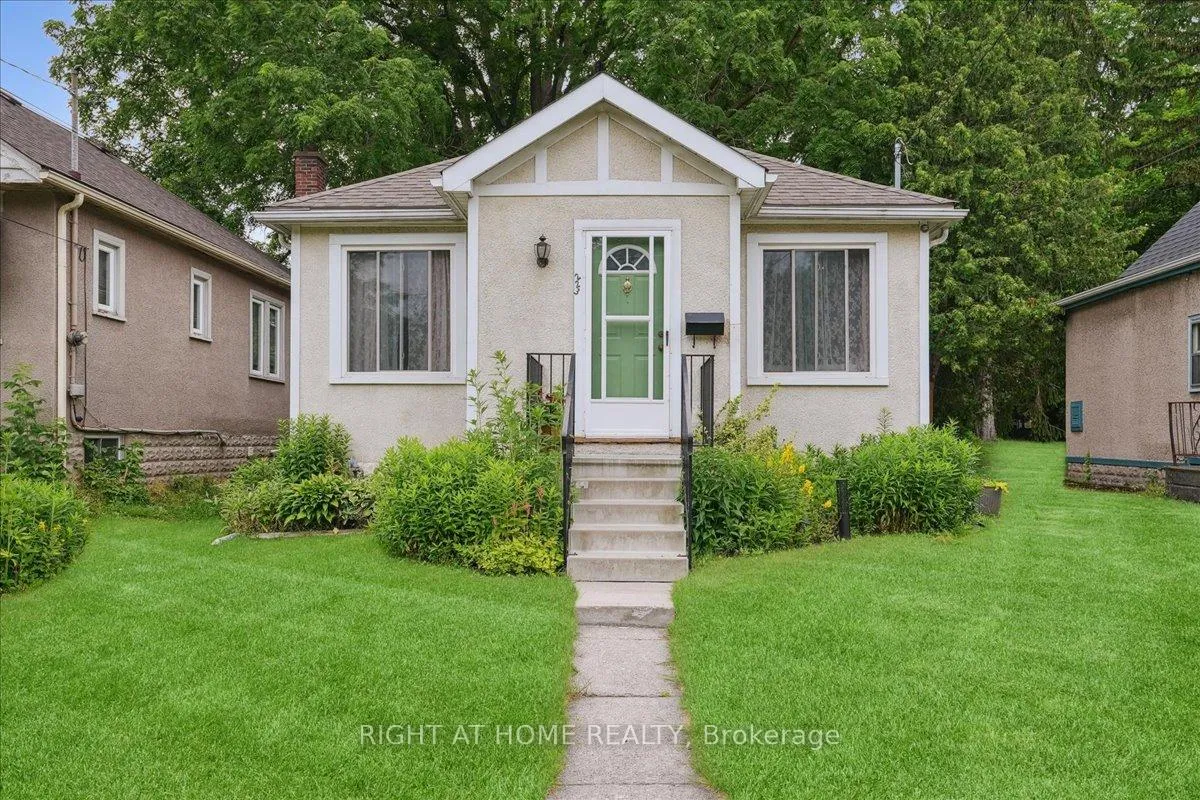 Photo 3 of 223 Broadway Avenue, Hamilton, Ainslie Wood — HOMEH