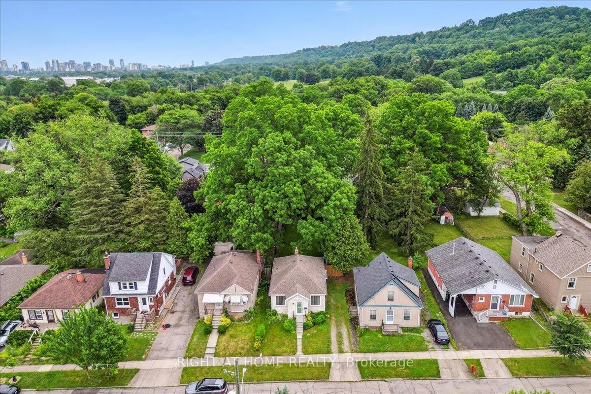 Photo 5 of 223 Broadway Avenue, Hamilton, Ainslie Wood — HOMEH