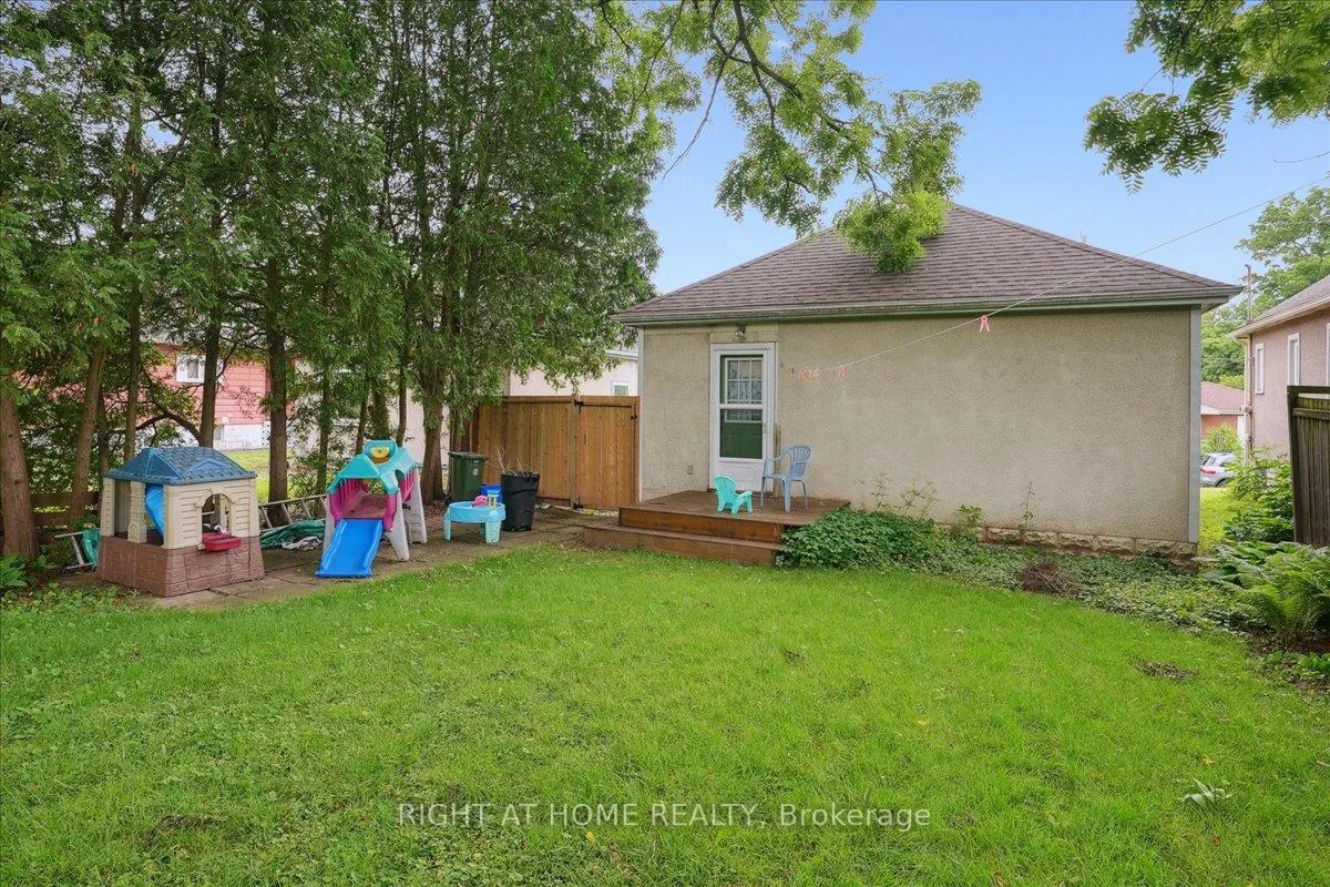 Photo 9 of 223 Broadway Avenue, Hamilton, Ainslie Wood — HOMEH