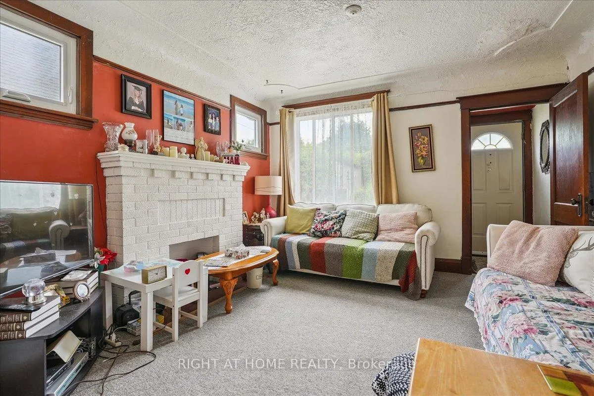 Photo 12 of 223 Broadway Avenue, Hamilton, Ainslie Wood — HOMEH
