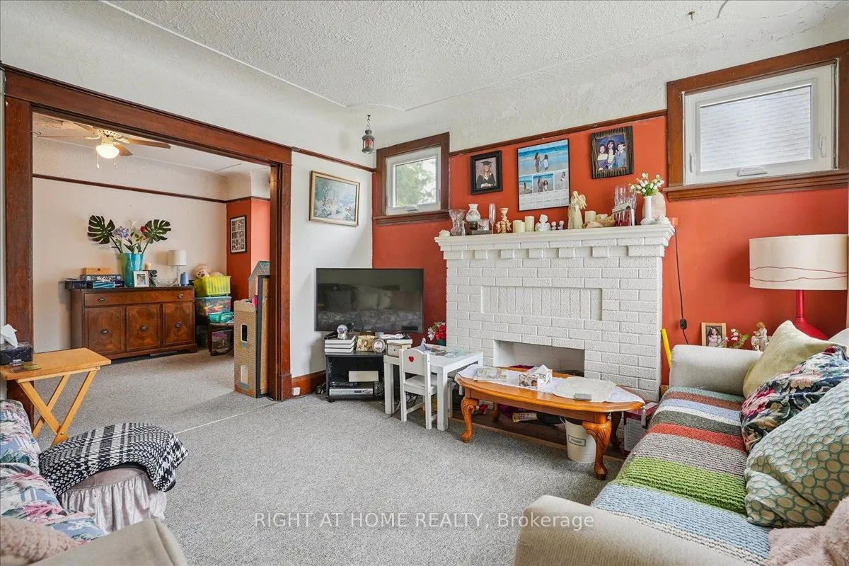 Photo 13 of 223 Broadway Avenue, Hamilton, Ainslie Wood — HOMEH
