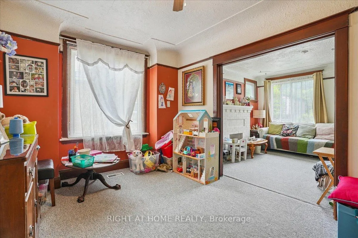Photo 14 of 223 Broadway Avenue, Hamilton, Ainslie Wood — HOMEH