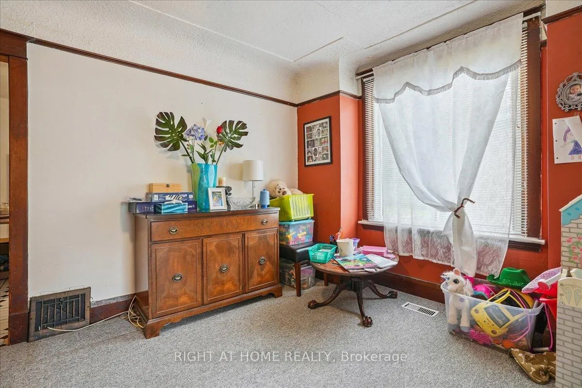 Photo 15 of 223 Broadway Avenue, Hamilton, Ainslie Wood — HOMEH