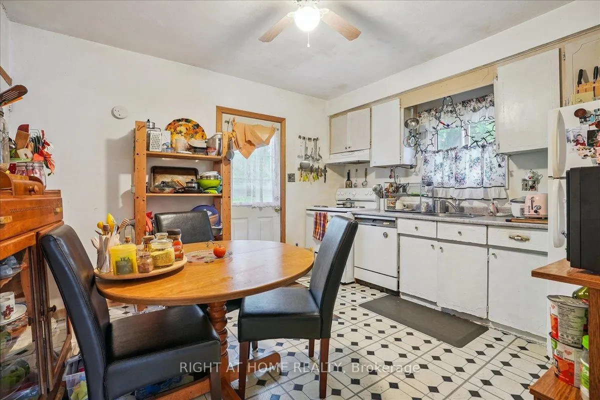 Photo 17 of 223 Broadway Avenue, Hamilton, Ainslie Wood — HOMEH