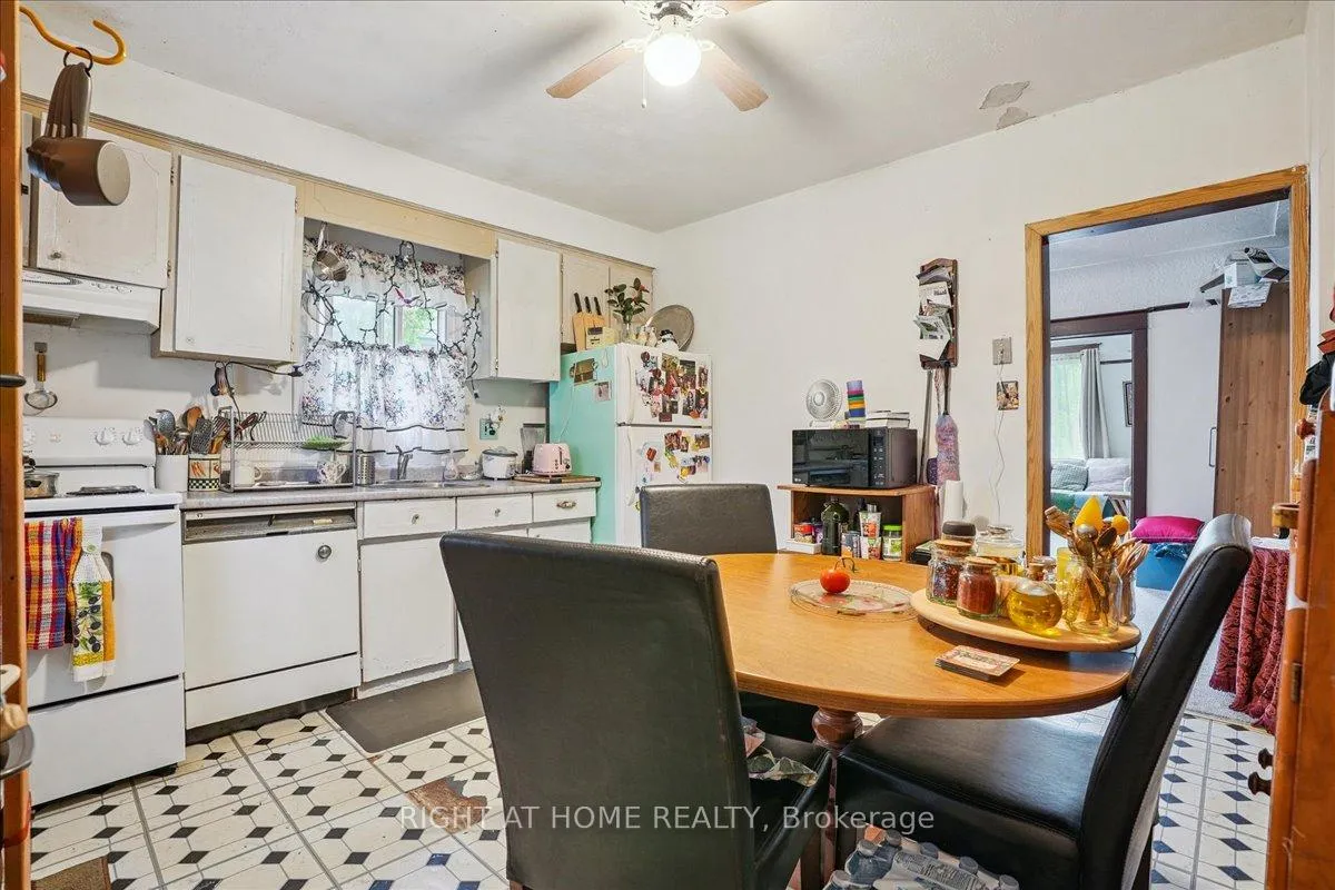 Photo 18 of 223 Broadway Avenue, Hamilton, Ainslie Wood — HOMEH