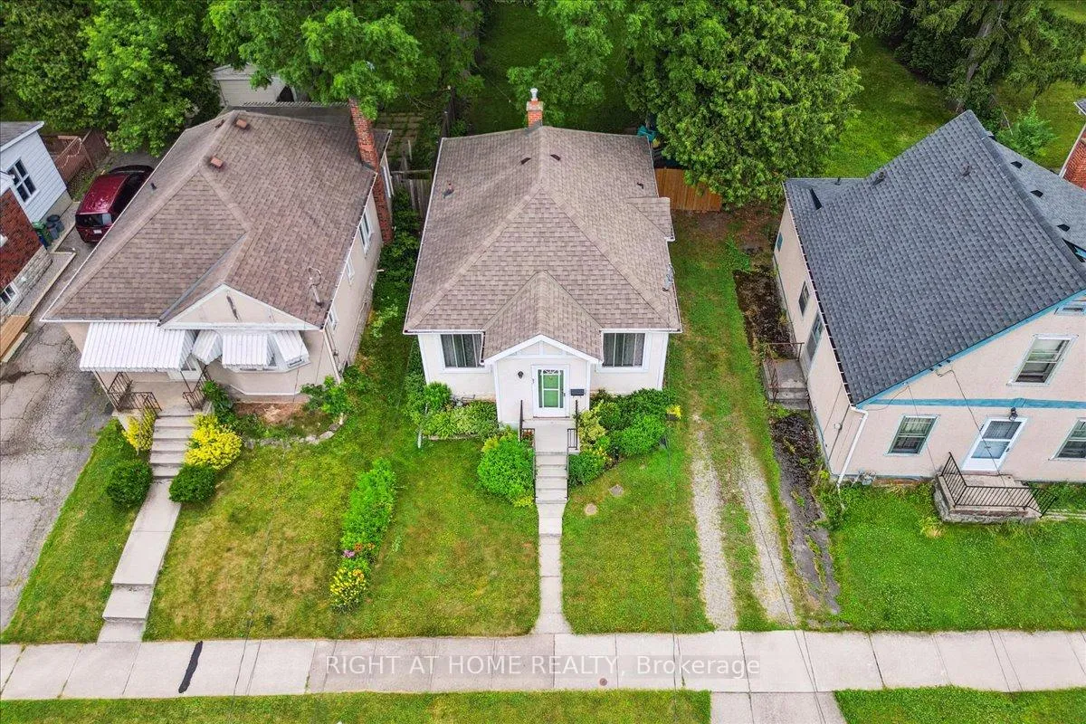Photo 22 of 223 Broadway Avenue, Hamilton, Ainslie Wood — HOMEH