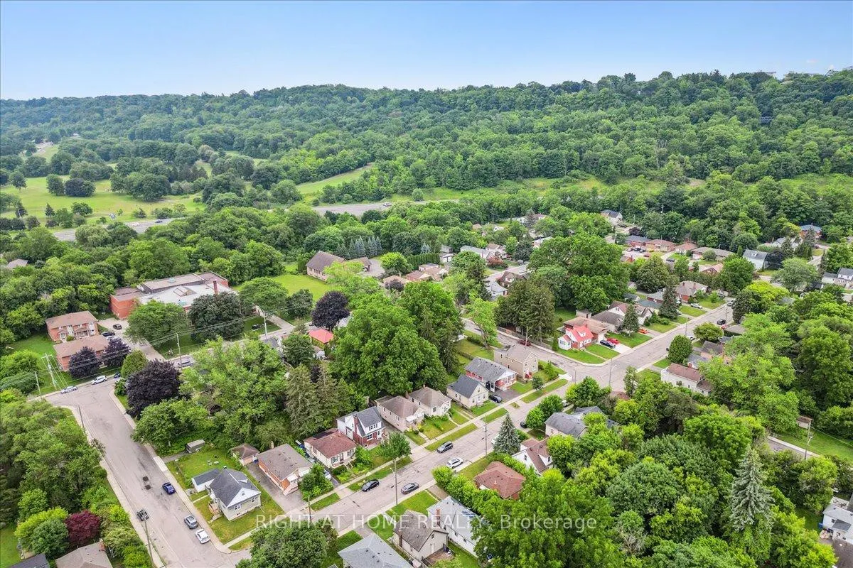 Photo 23 of 223 Broadway Avenue, Hamilton, Ainslie Wood — HOMEH