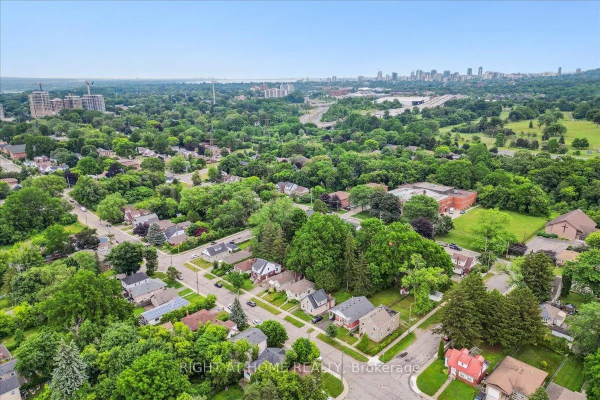 Photo 24 of 223 Broadway Avenue, Hamilton, Ainslie Wood — HOMEH